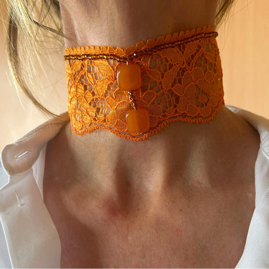 Choker de Encaje con Calcedonia