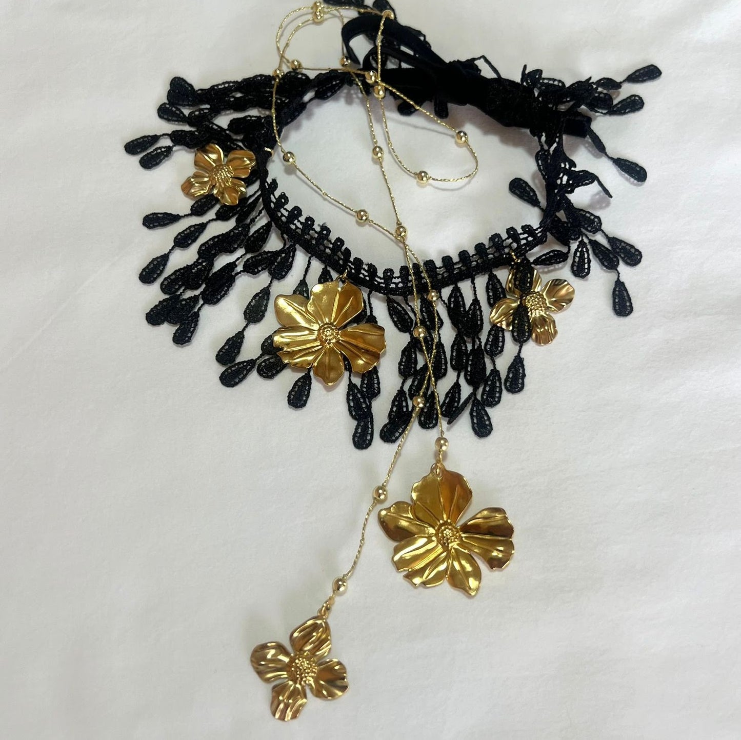 Choker lágrimas y flores