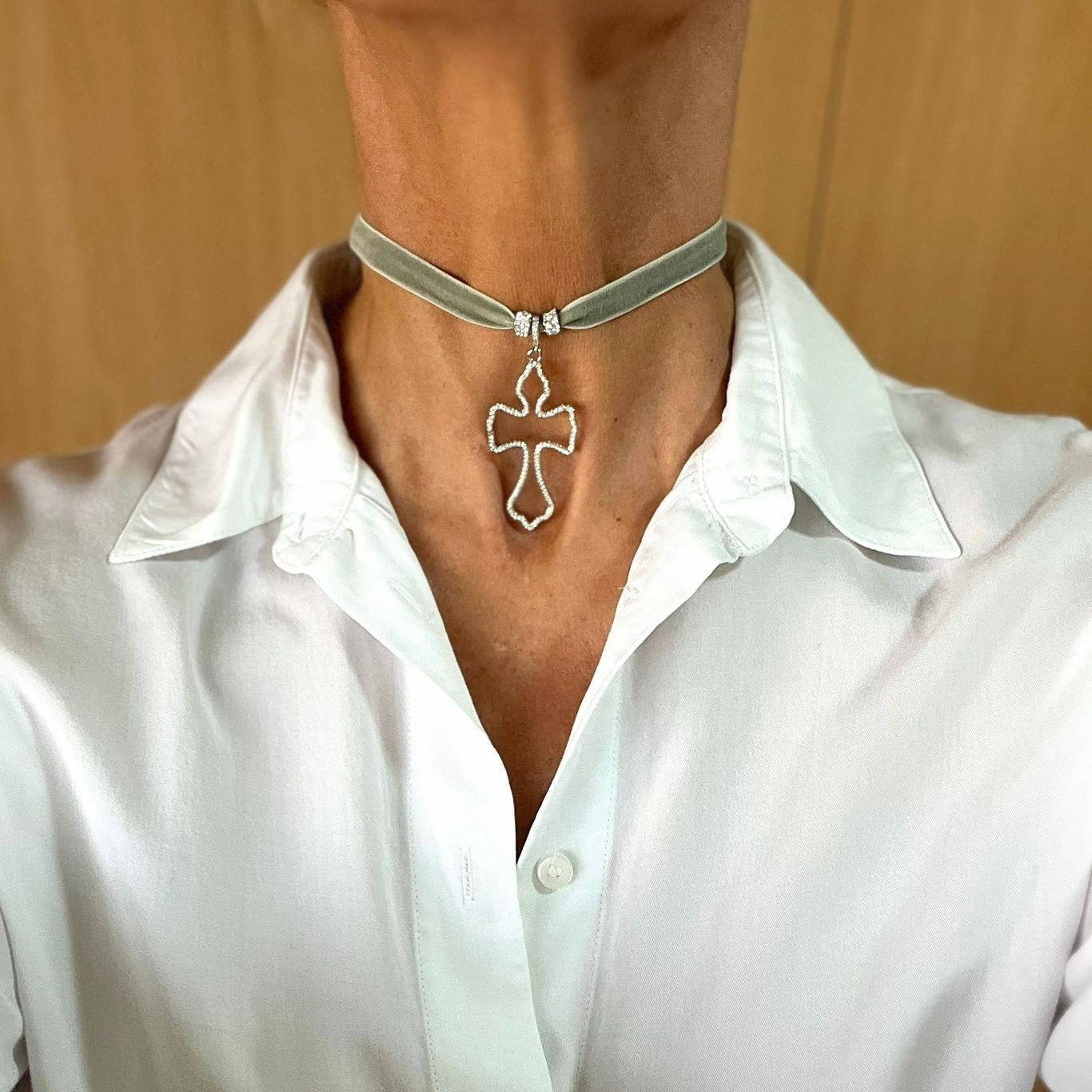 Girocollo velluto liscio con stella madreperla