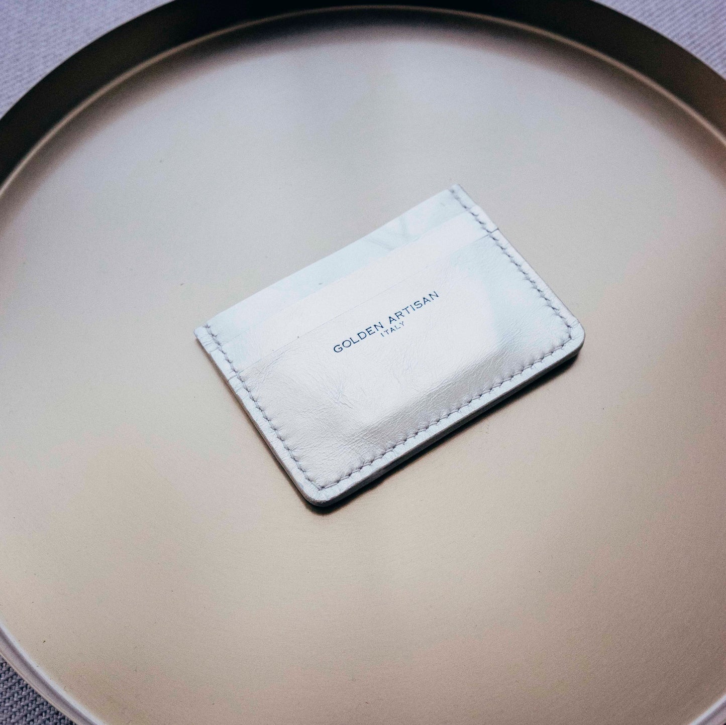 Horizontal card holder