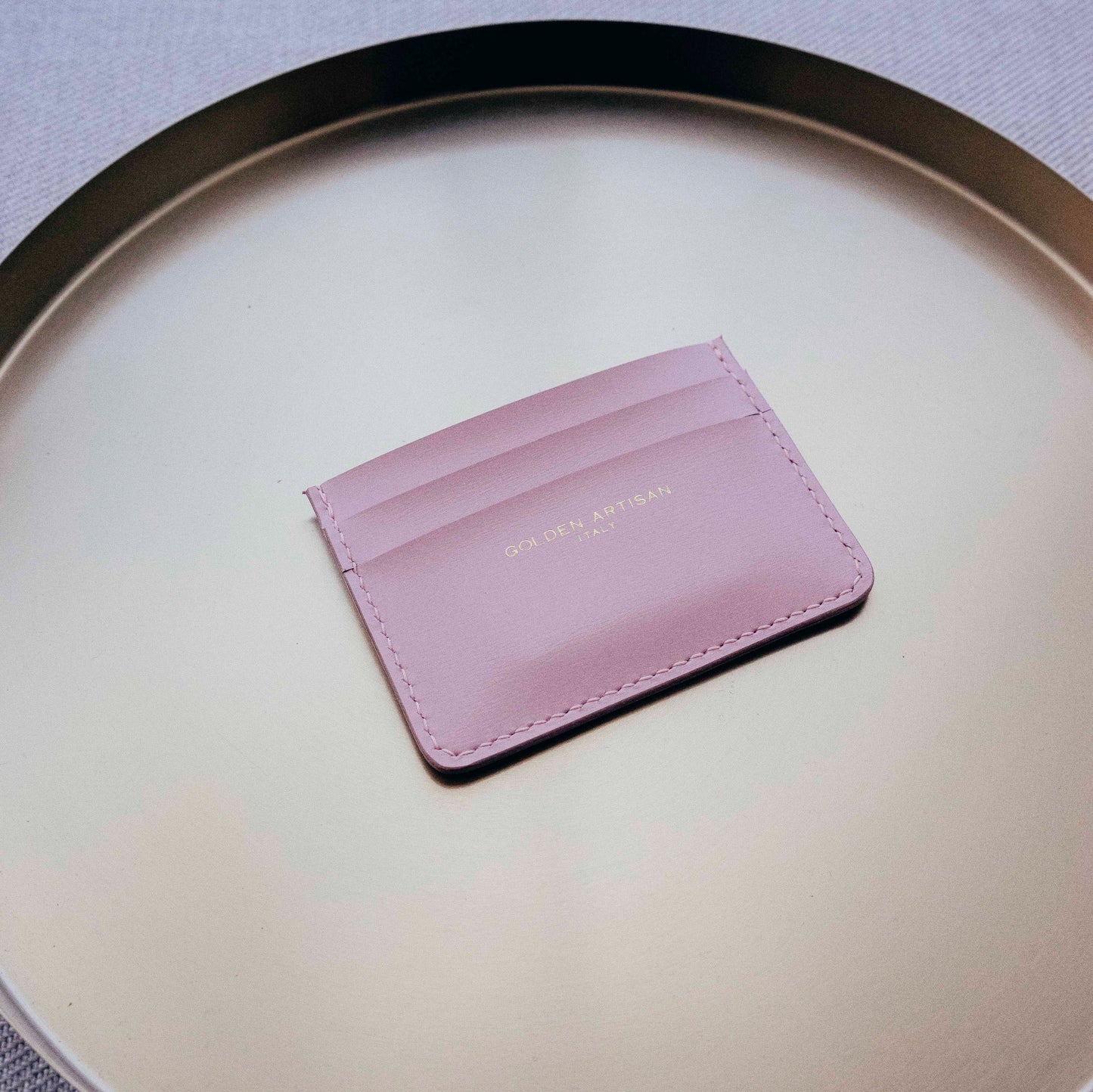 Horizontal card holder