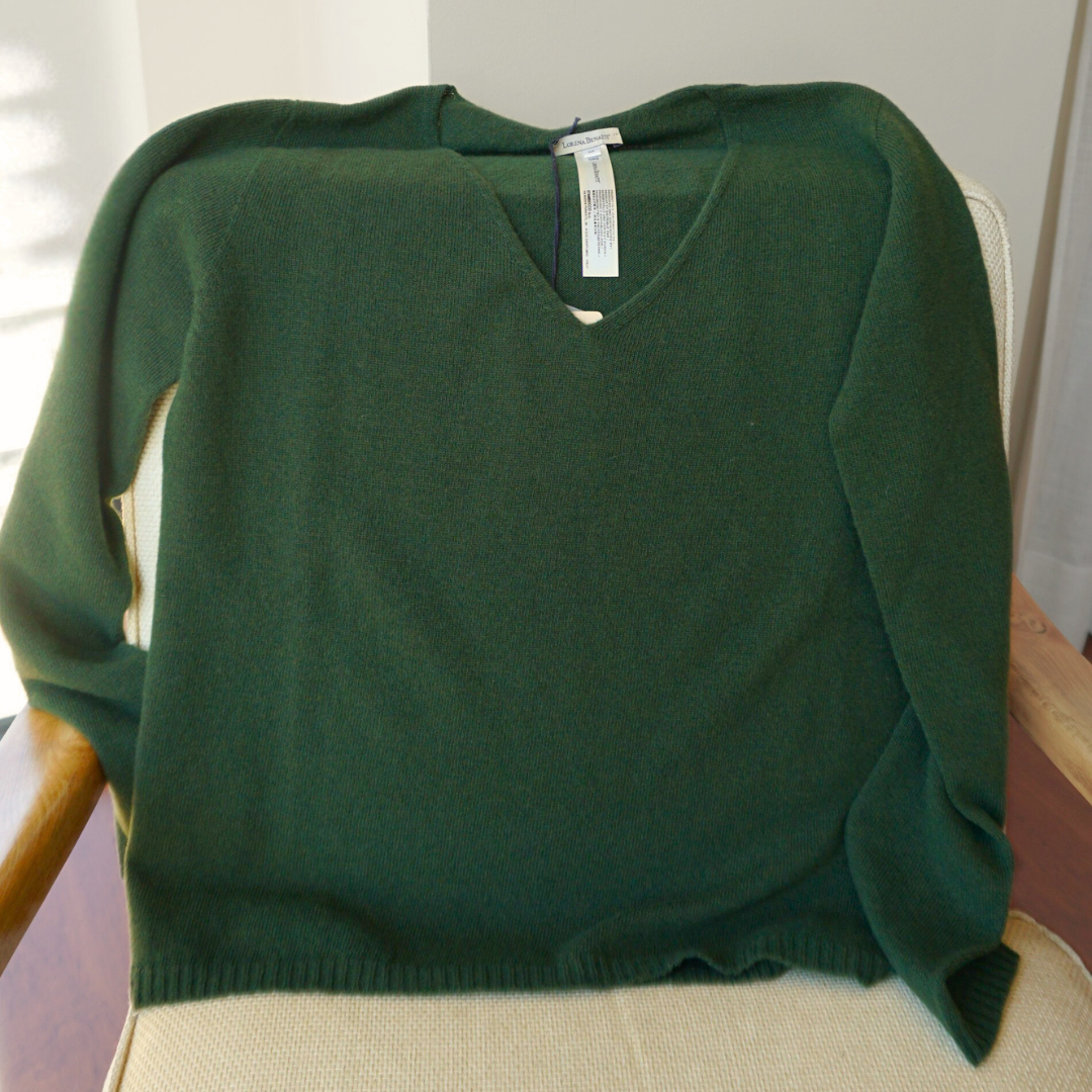 Suéter cuello pico verde musgo