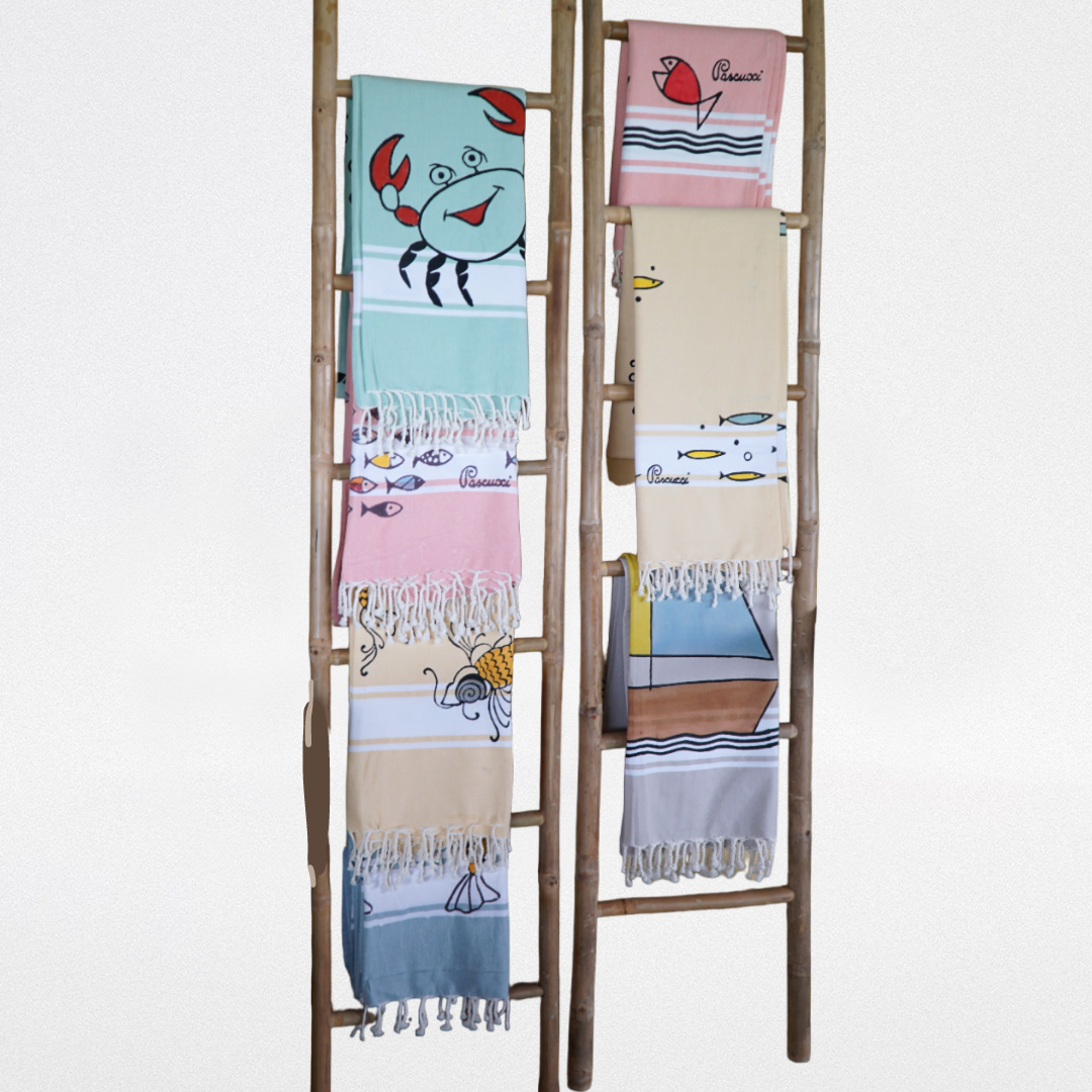 Set of two fringed towels with little fishes