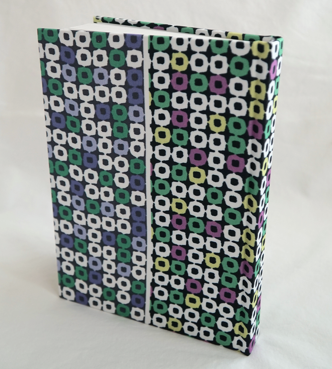 Quaderno in Seta con Stampa Geometrica "Mini cerchi"