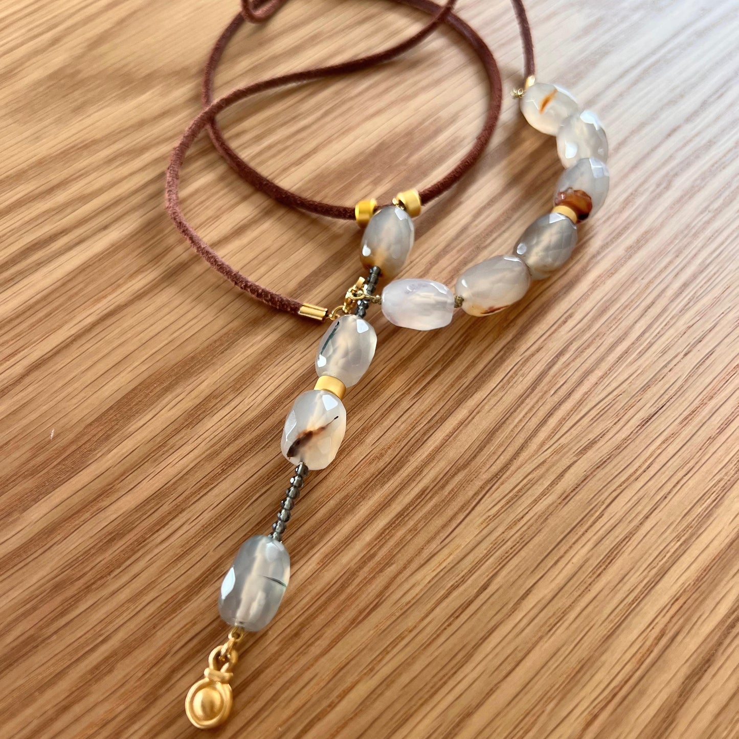 Short leather necklace with a chalcedony pendant