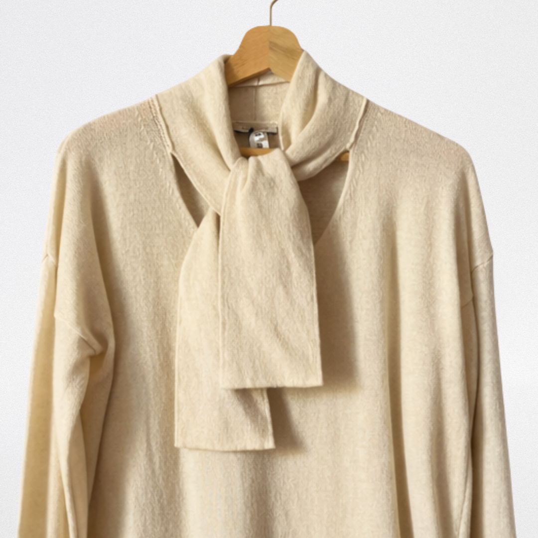 Maglia con scollo a V e annodatura 