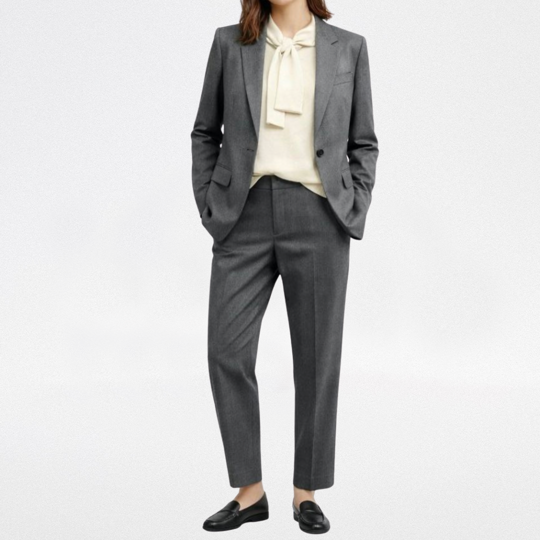 Maglia con scollo a V e annodatura 