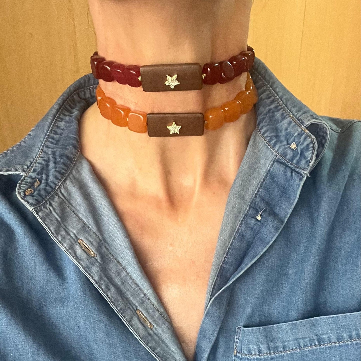 Collana corta in calcedonio e legno con stella