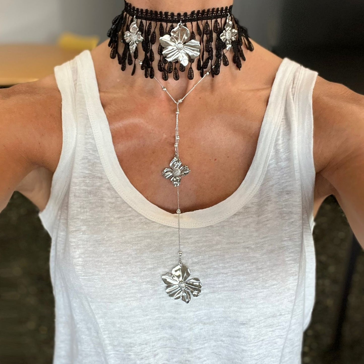 Choker lágrimas y flores