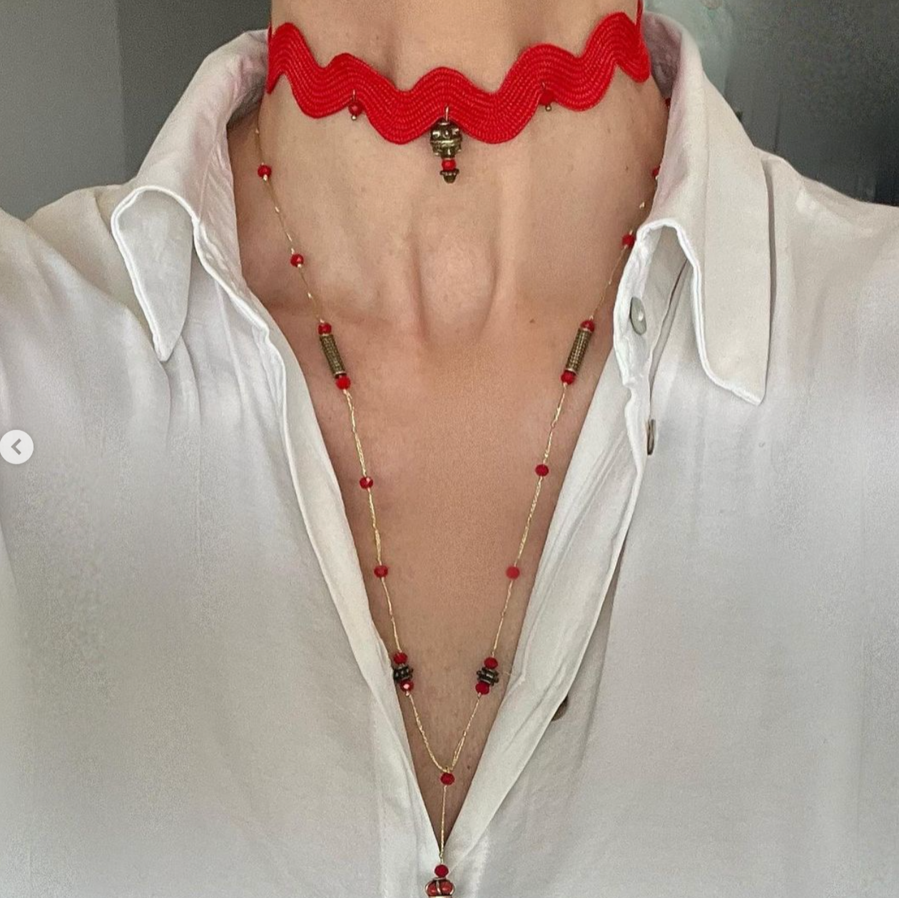 Girocollo ondulato con charm bronzo