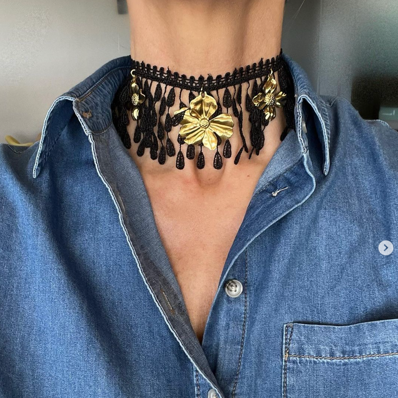 Choker lágrimas y flores