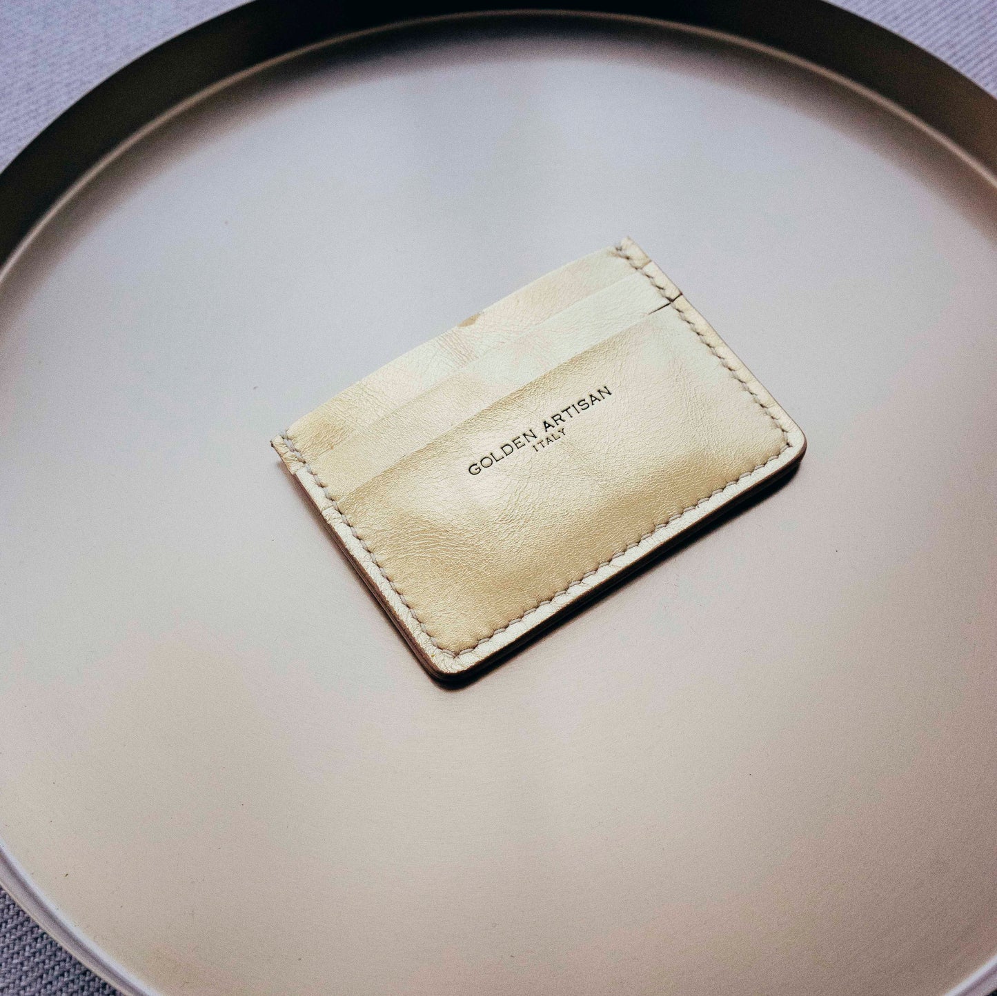 Horizontal card holder