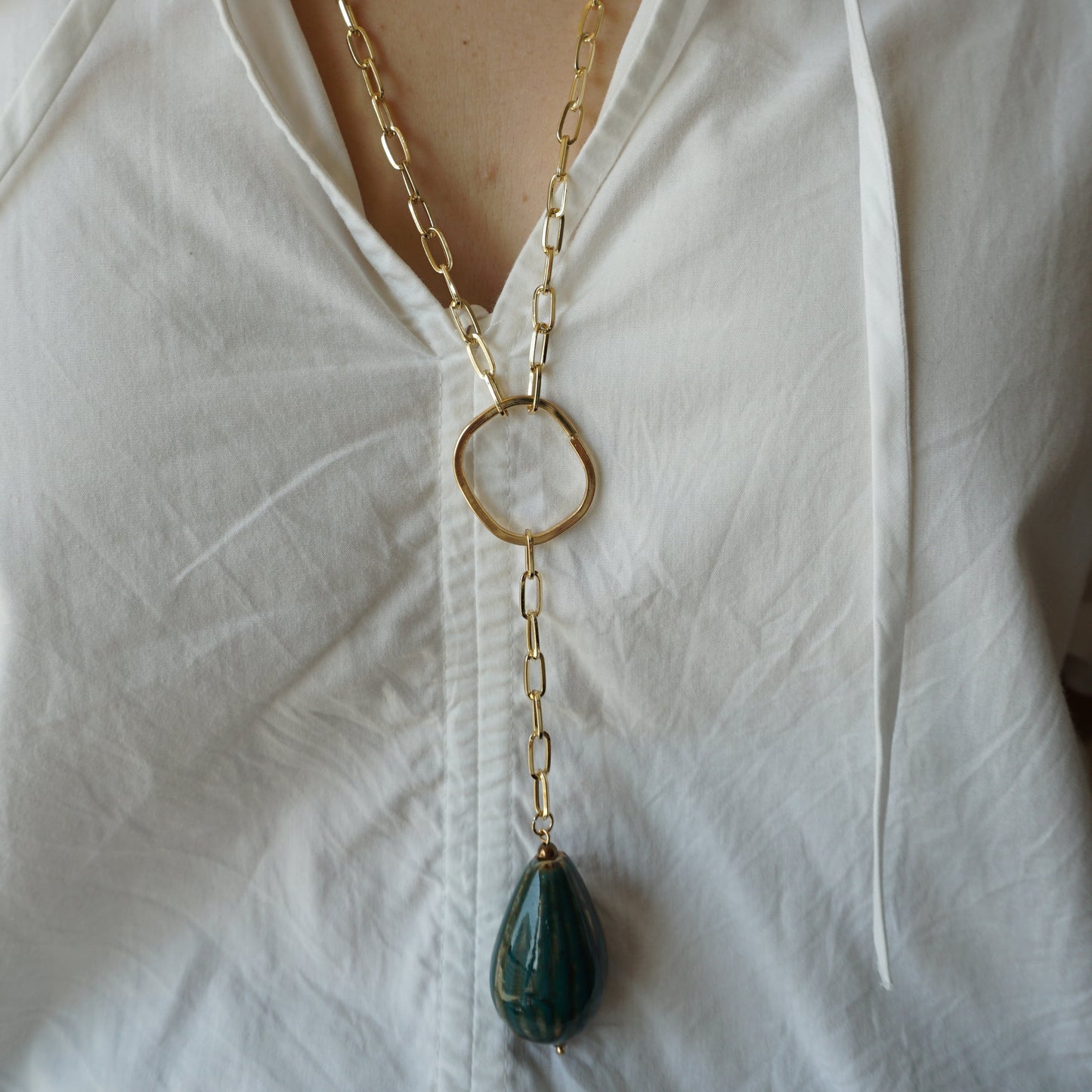 Long necklace with an oval stone