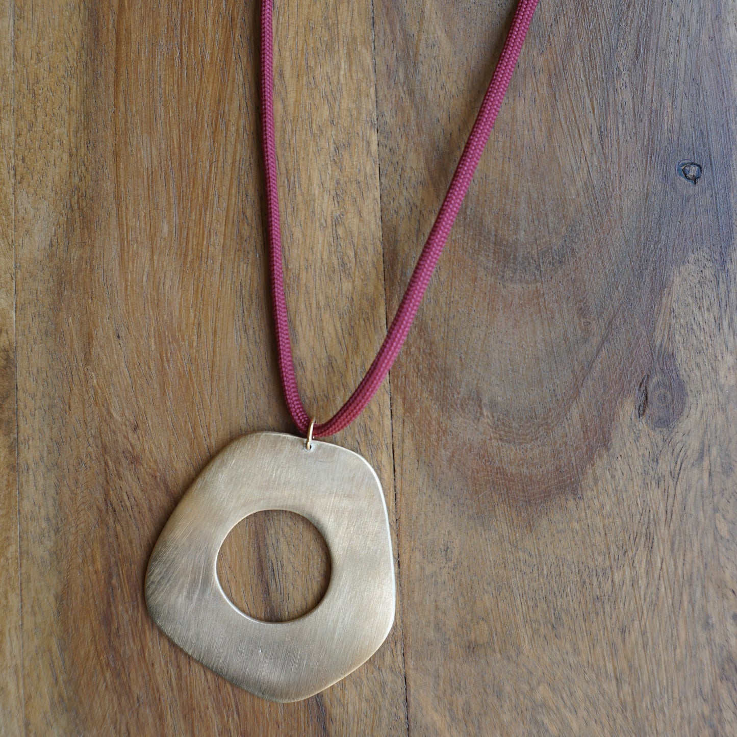 Geometric pendant necklace 