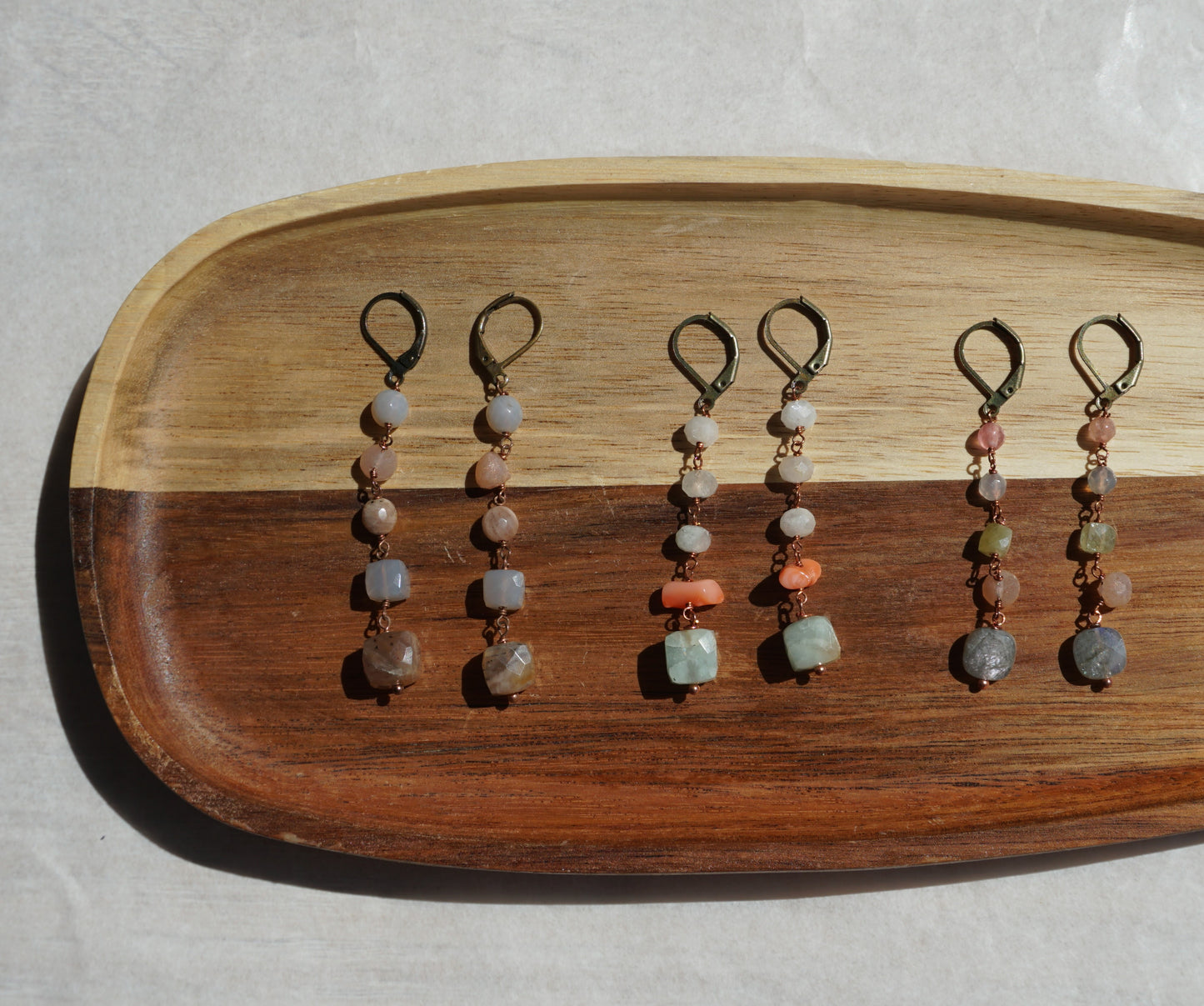 Earrings with hard stones 
