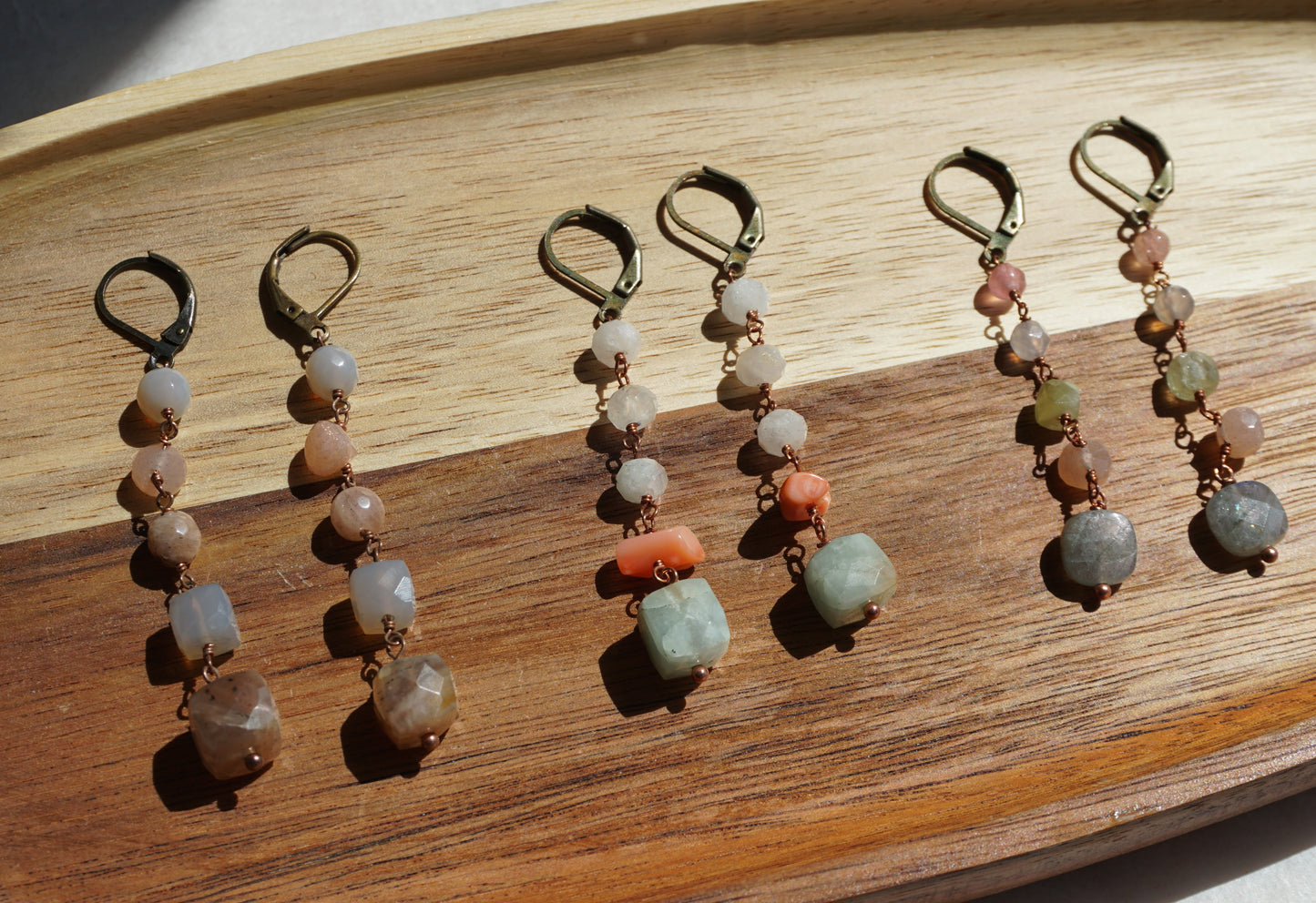 Earrings with hard stones 