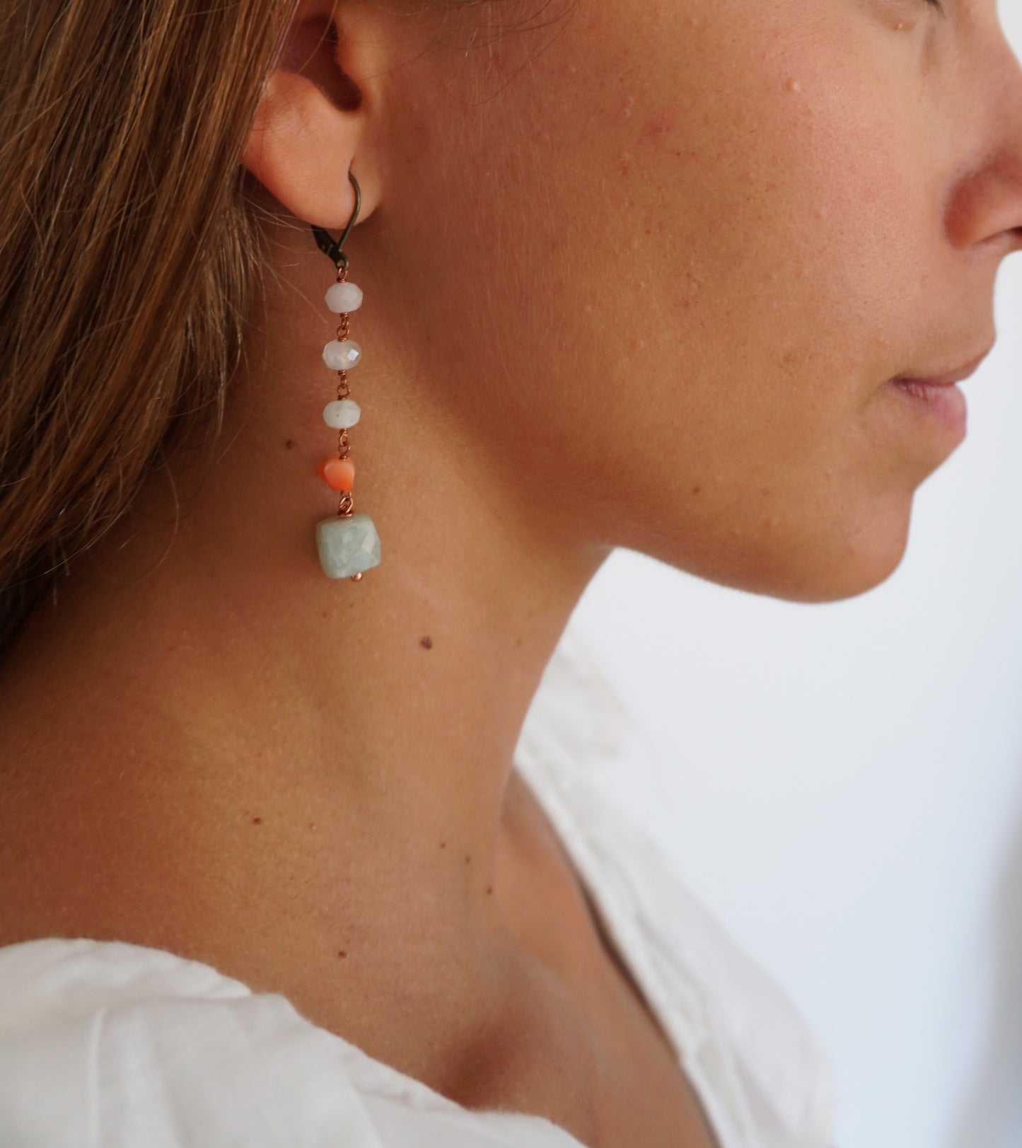 Earrings with hard stones 