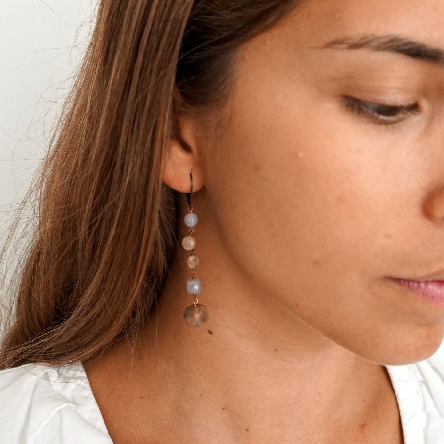 Earrings with hard stones 