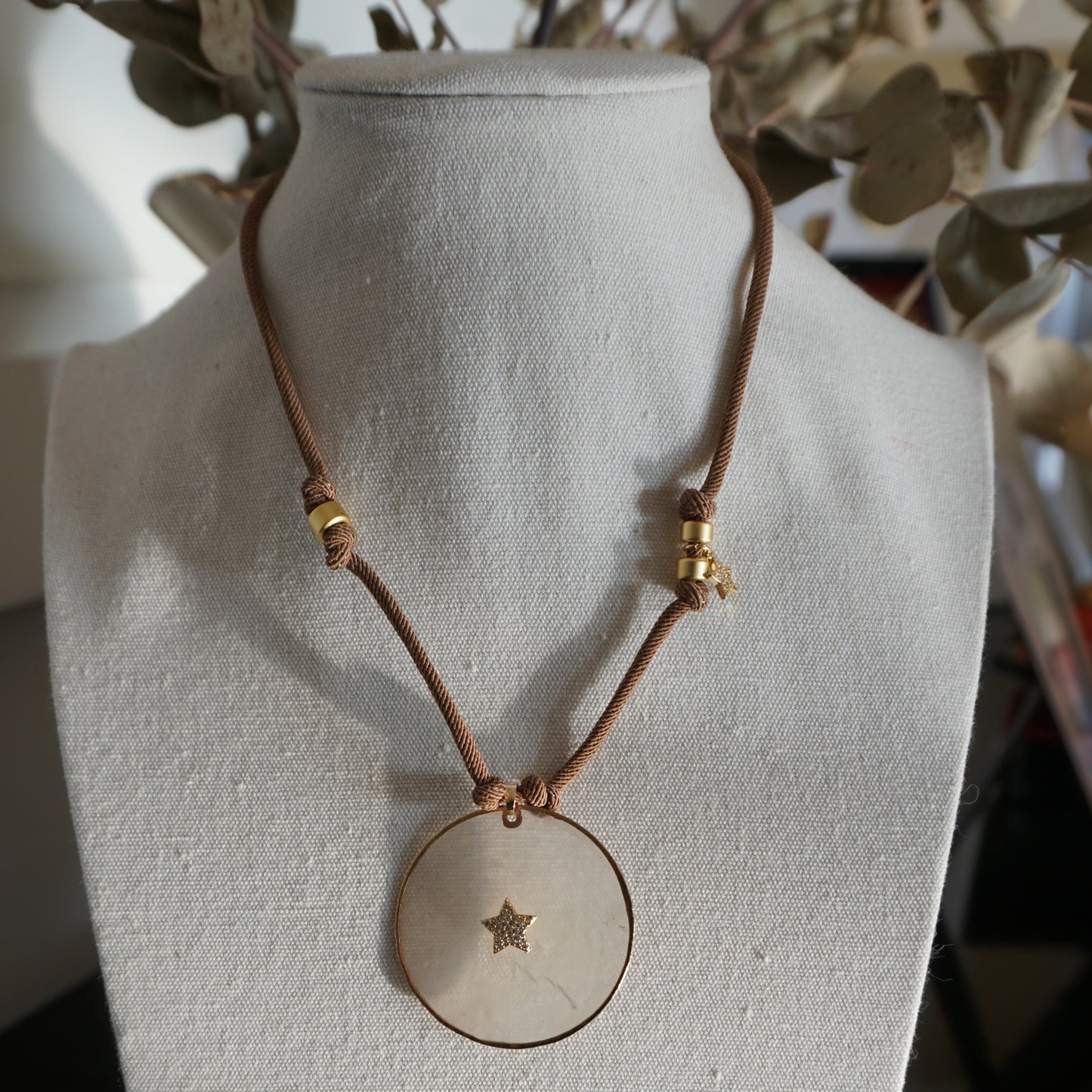 Collar colgante madreperla con estrella