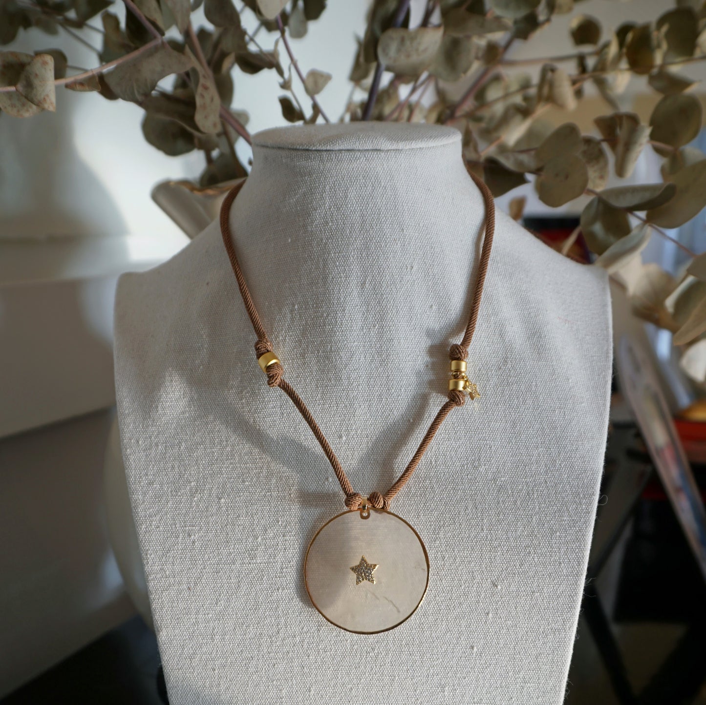 Collar colgante madreperla con estrella