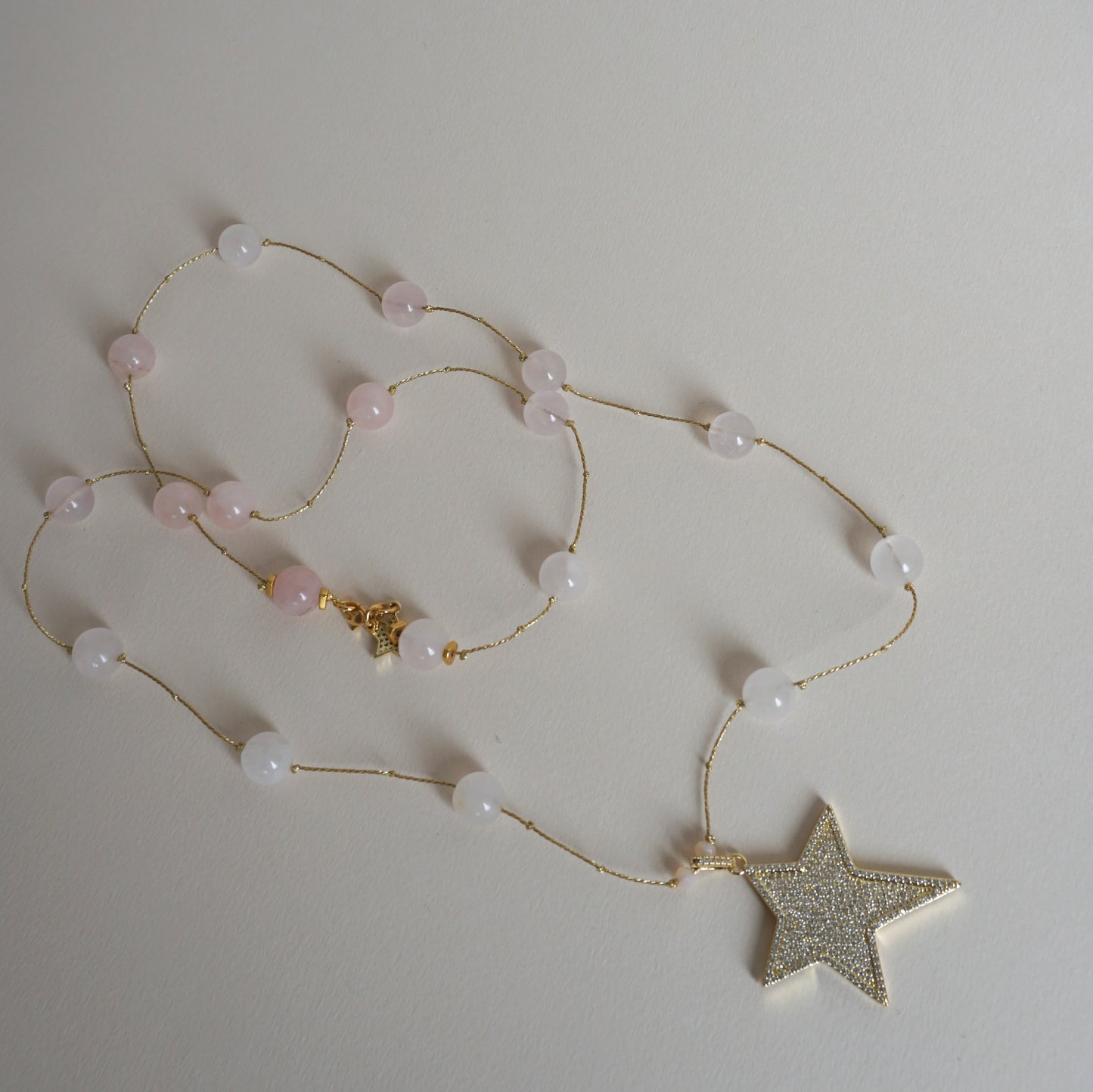 Collar largo de Ágata gris y estrella