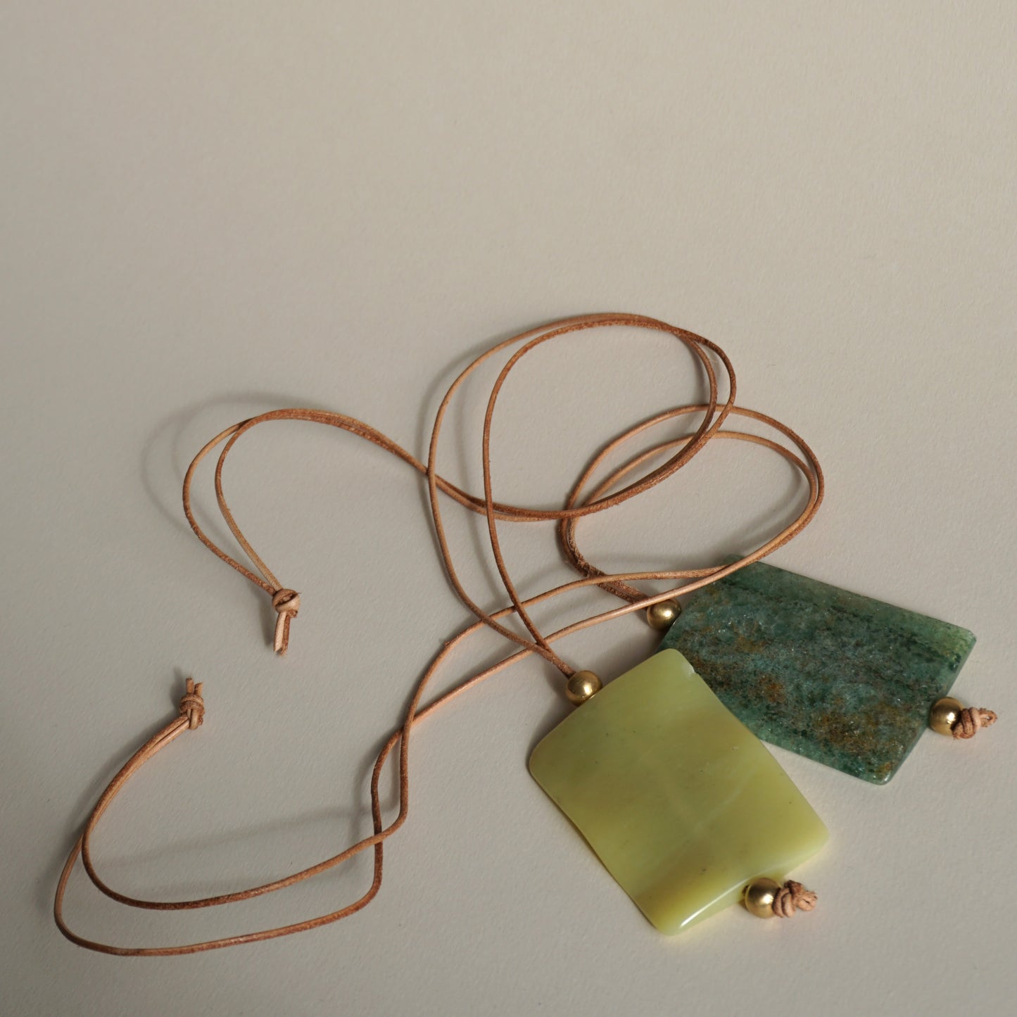 Collana in cuoio con maxi pietra