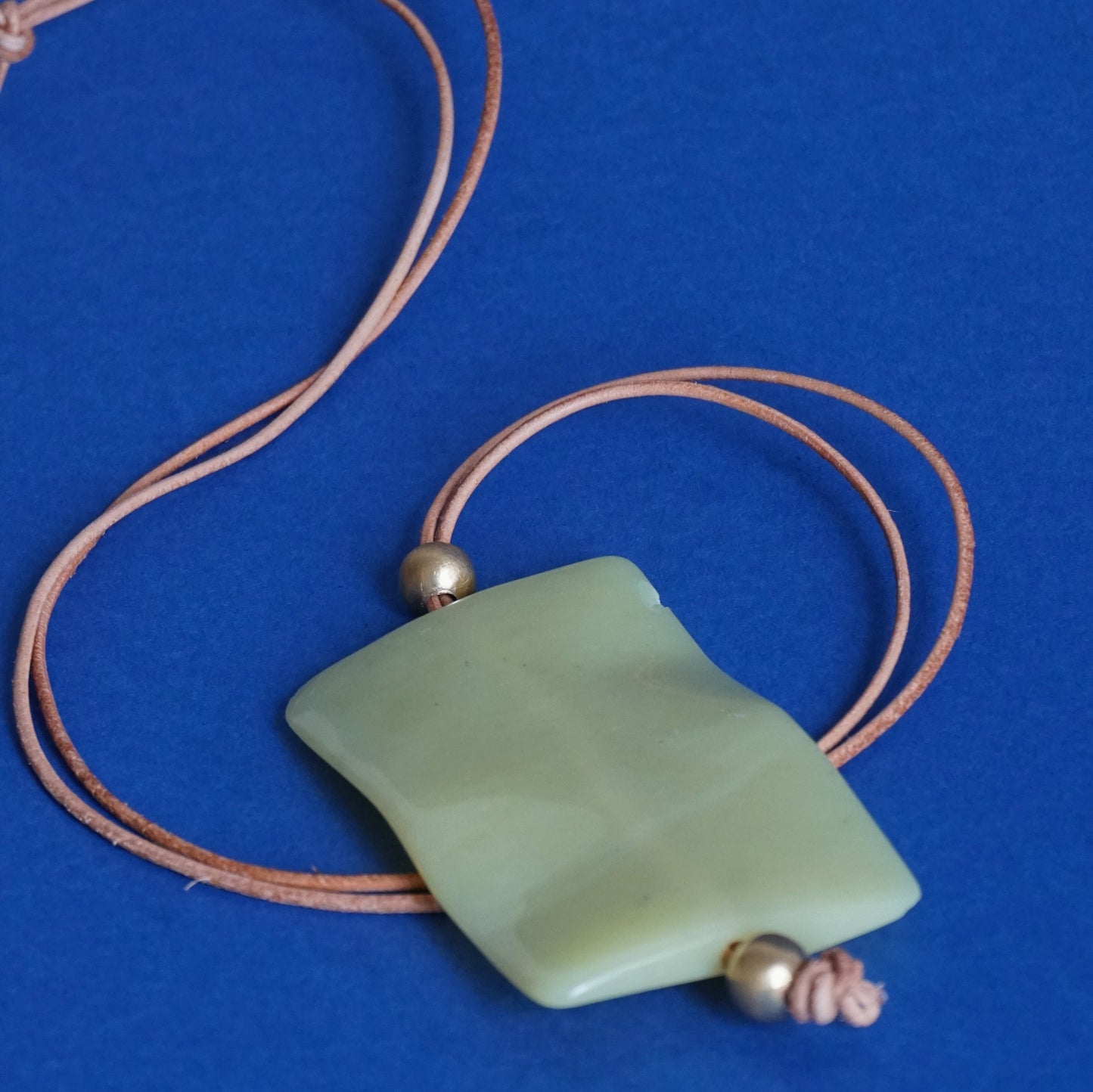 Collana in cuoio con maxi pietra
