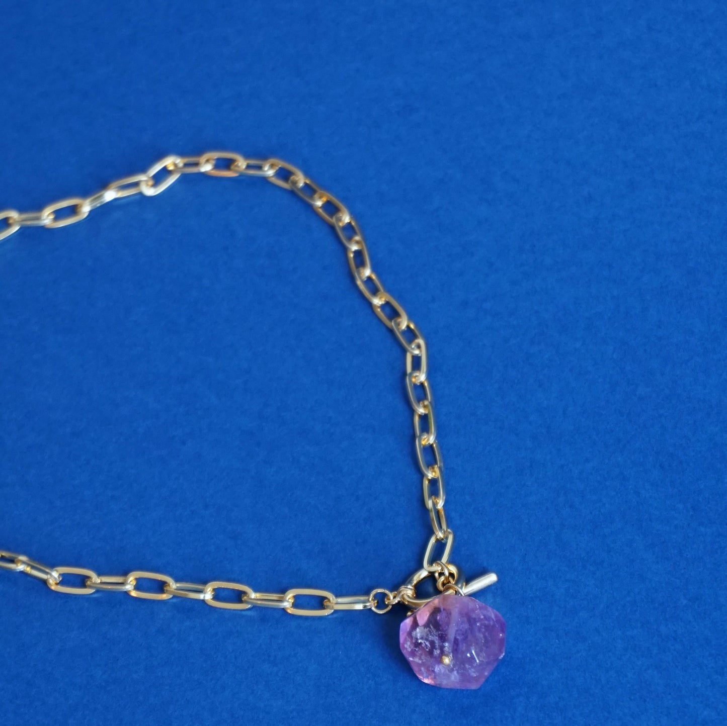 Collana a maglie con pietre colorate