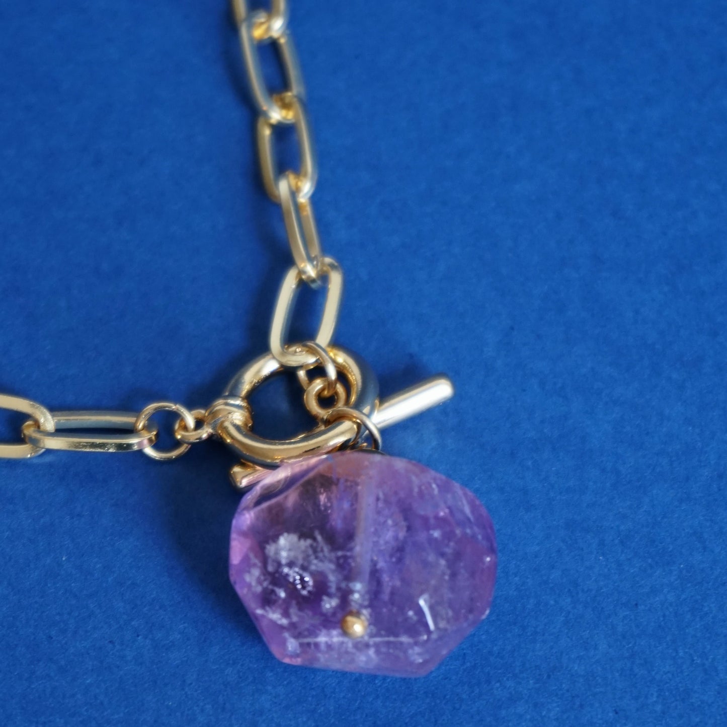 Collana a maglie con pietre colorate
