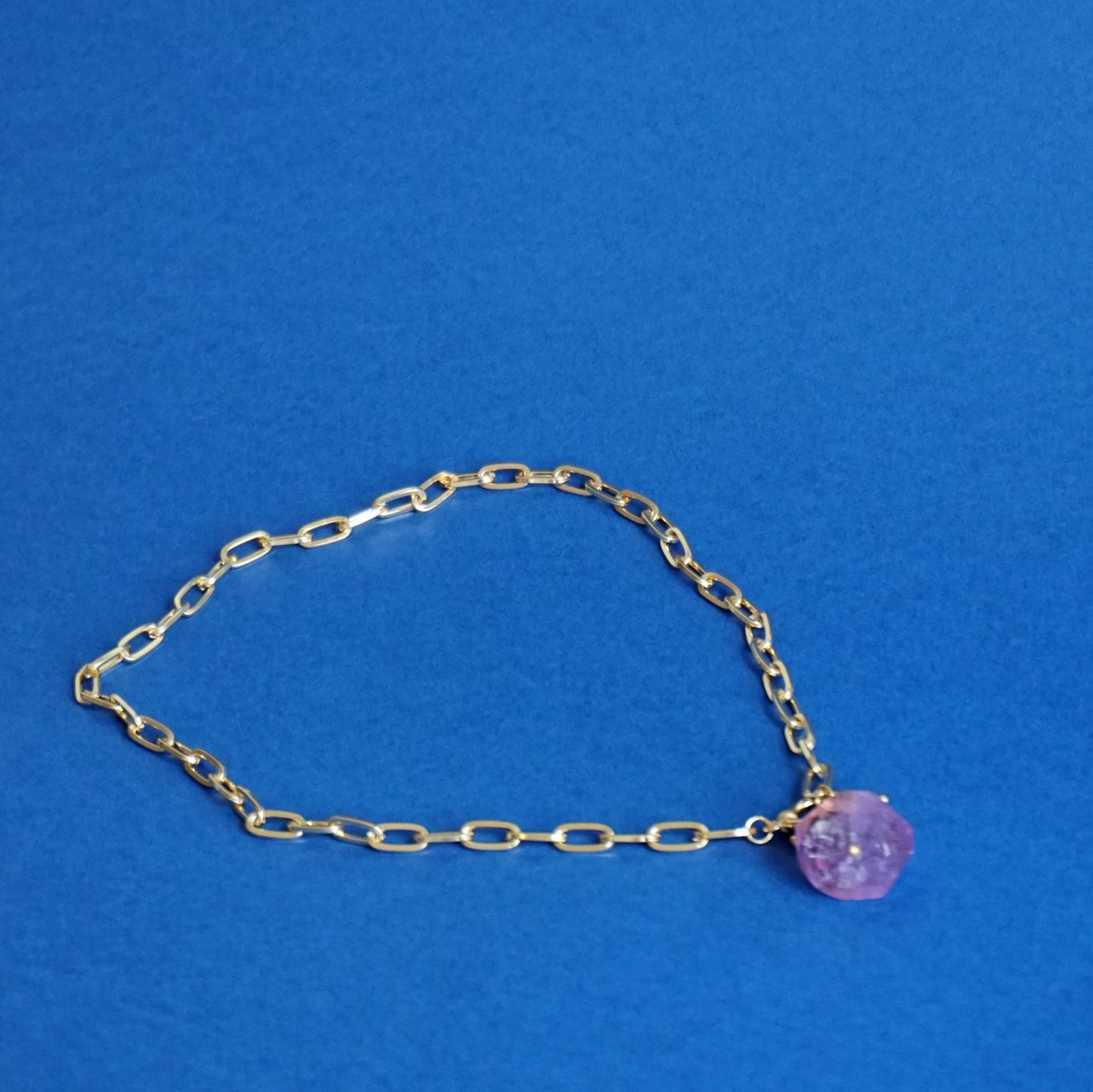 Collana a maglie con pietre colorate