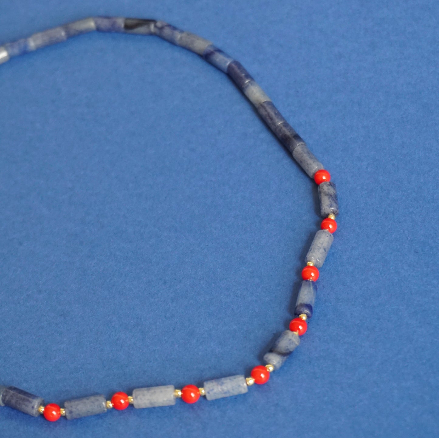 Collar Piedras azules y rojas