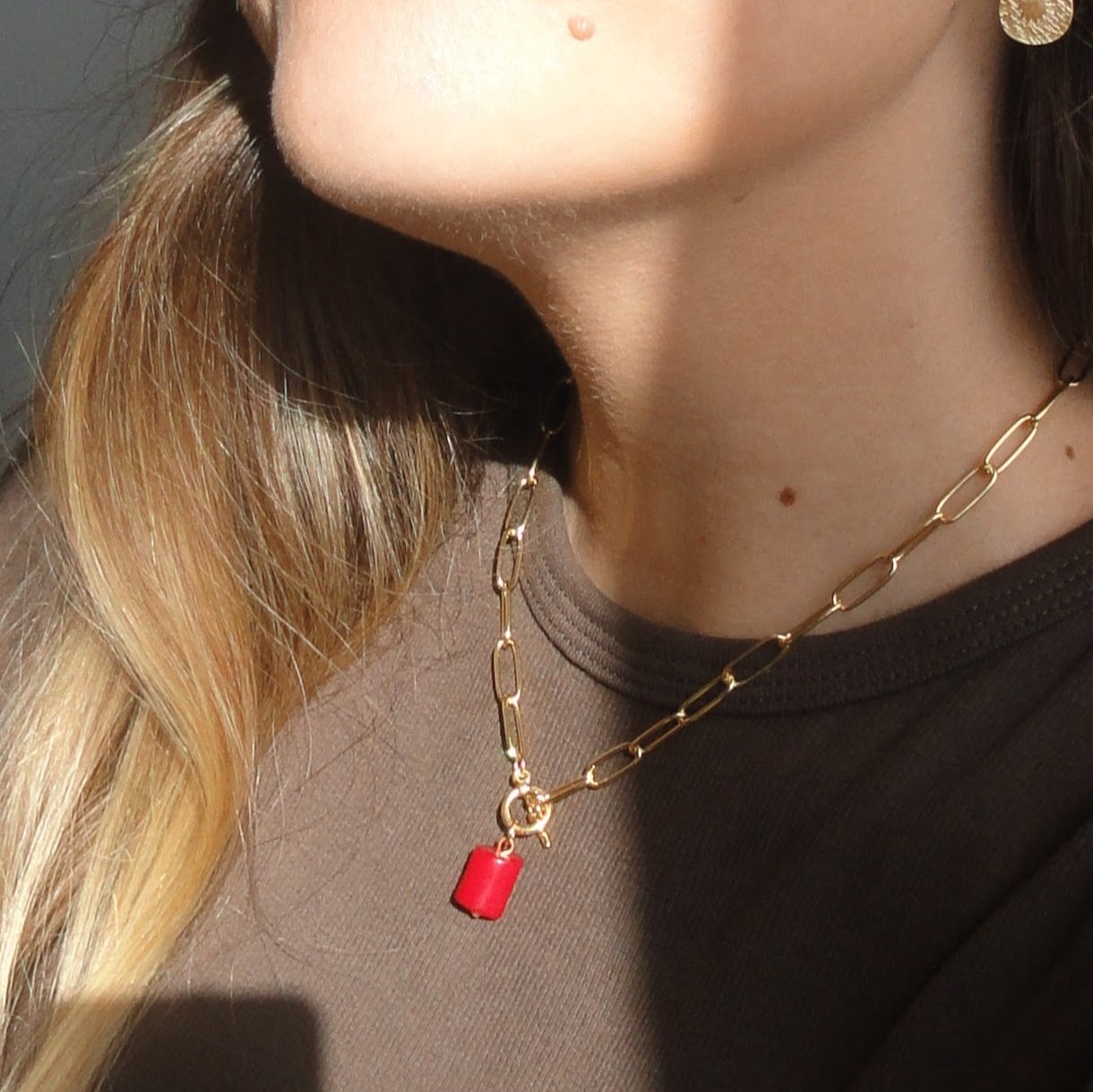 Collar eslabones y coral rojo