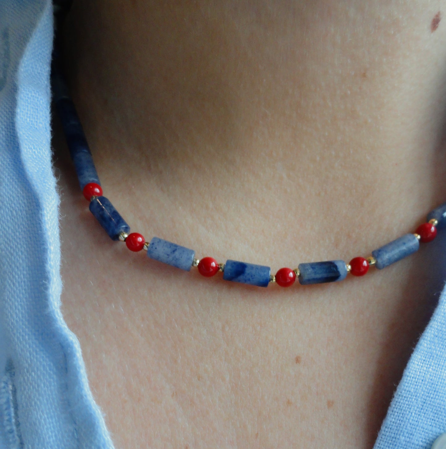 Collar Piedras azules y rojas