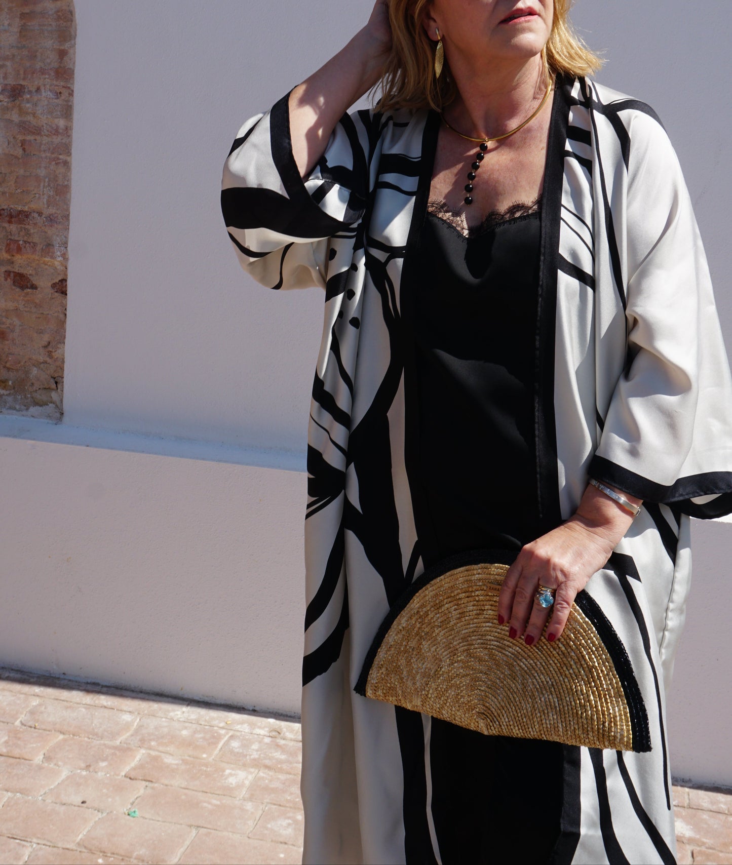 Kimono seda blanco y negro Flor