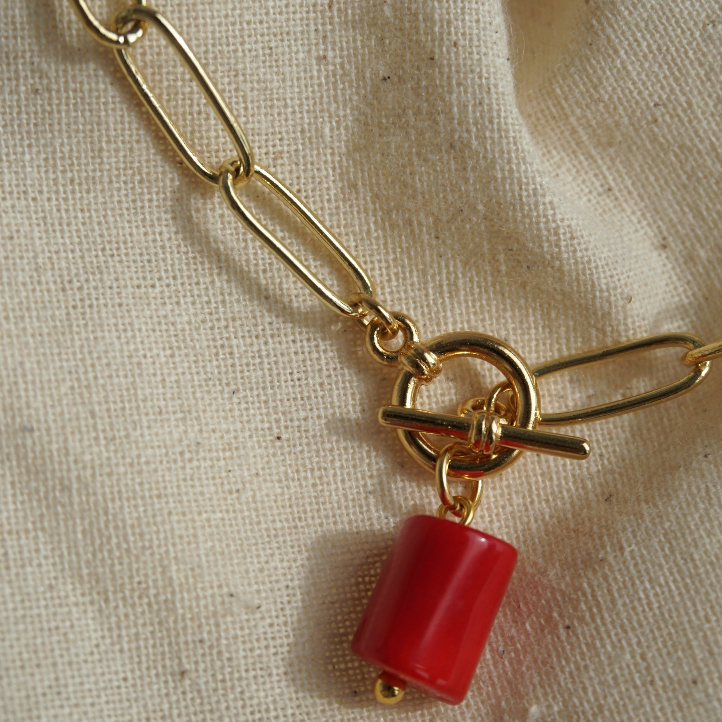 Collar eslabones y coral rojo