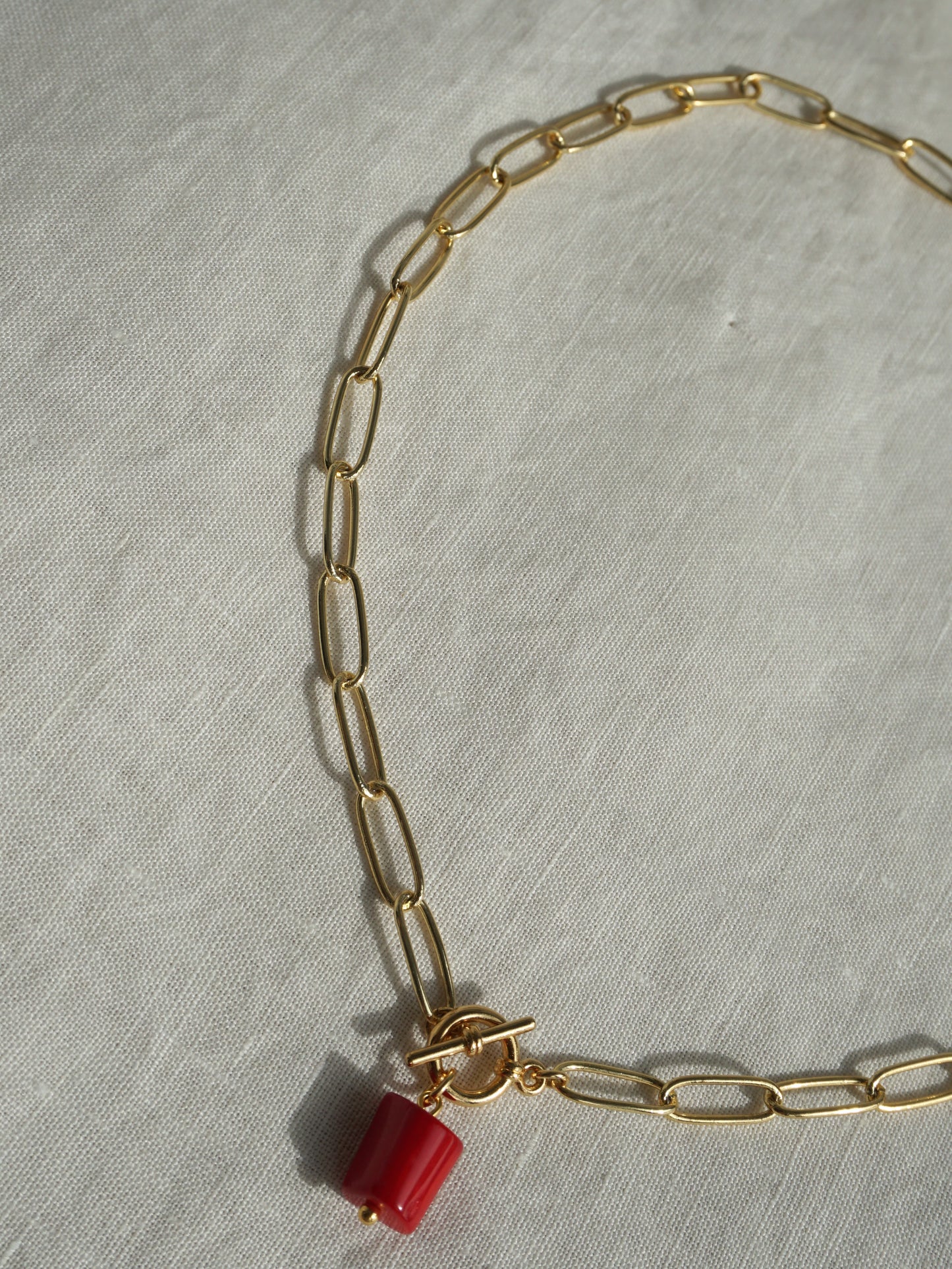 Collar eslabones y coral rojo