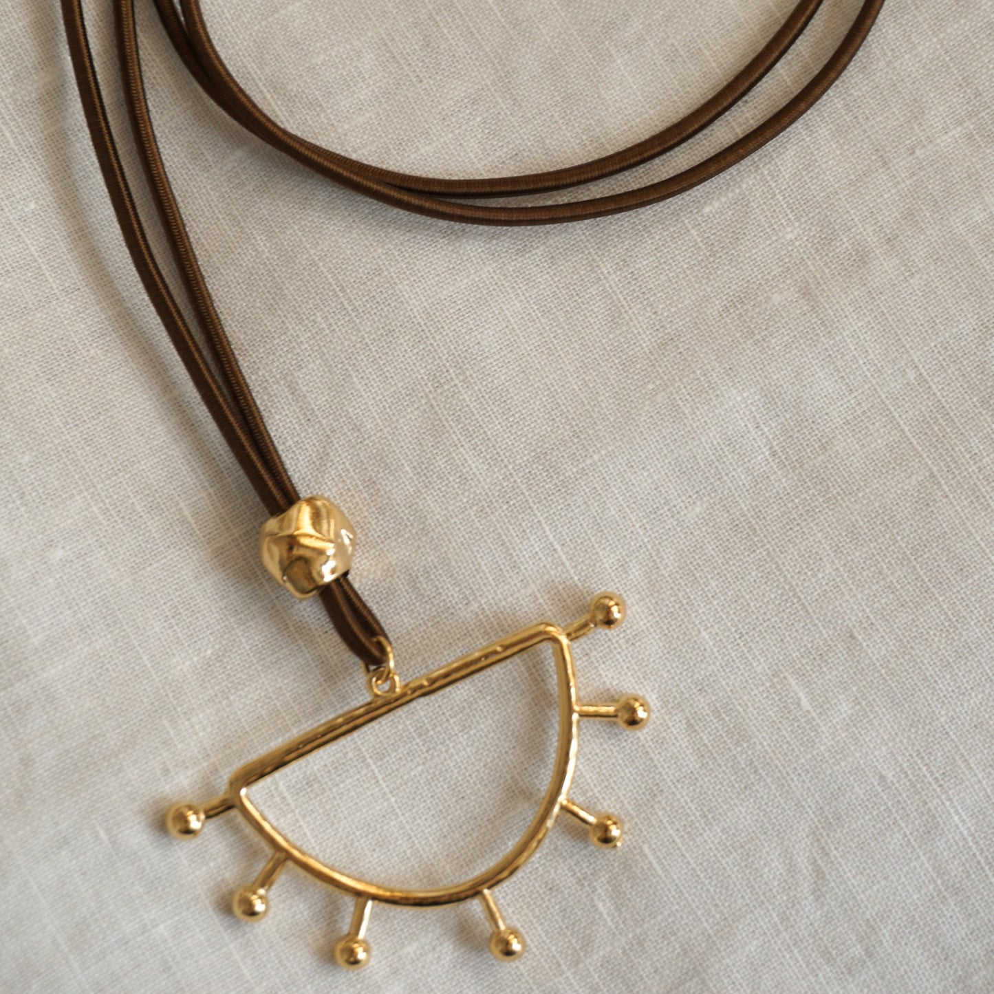 Collar Corona radiada