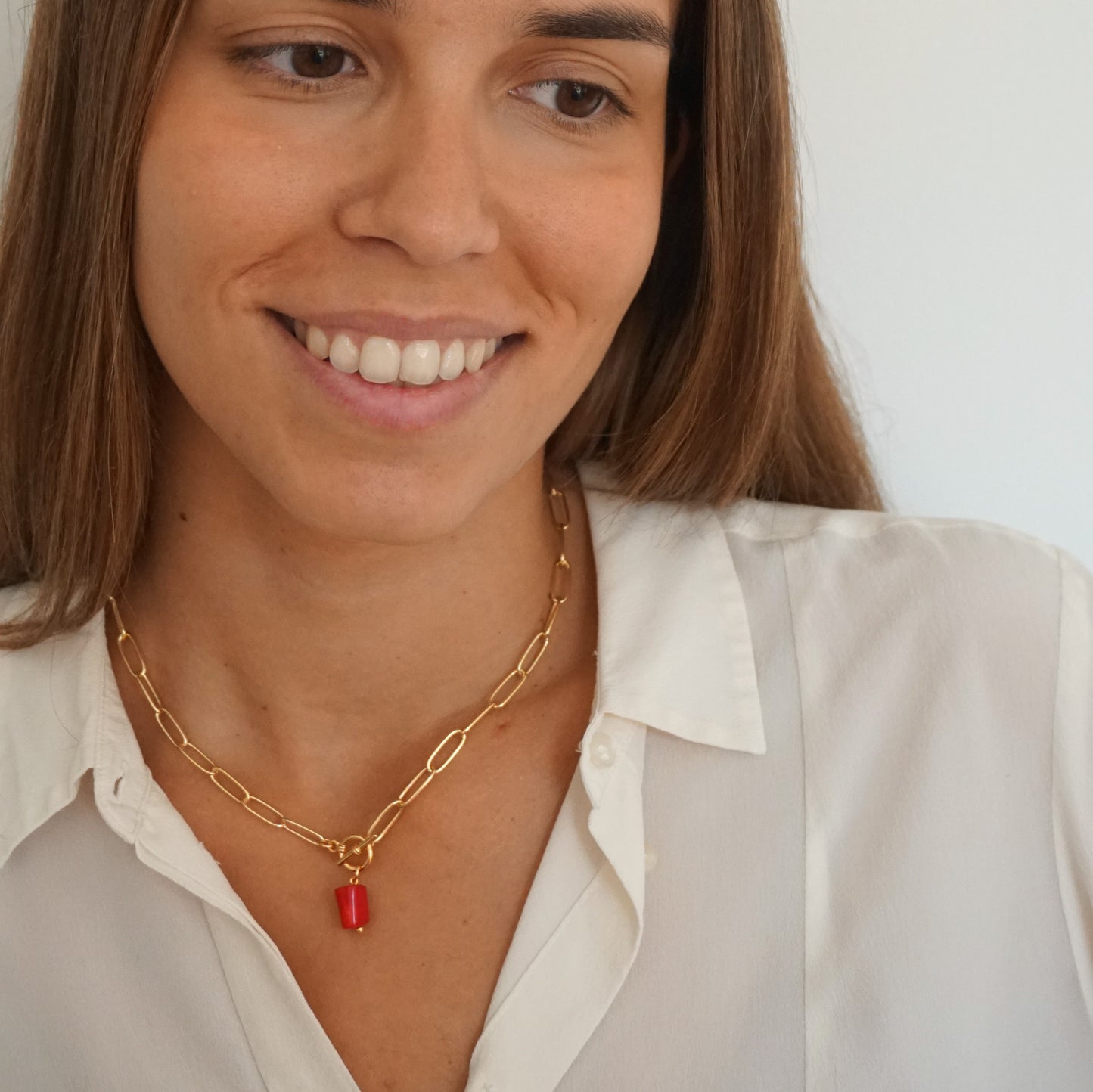 Collar eslabones y coral rojo