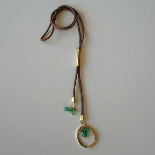 Collar de cordón Círculo con piedras de colores