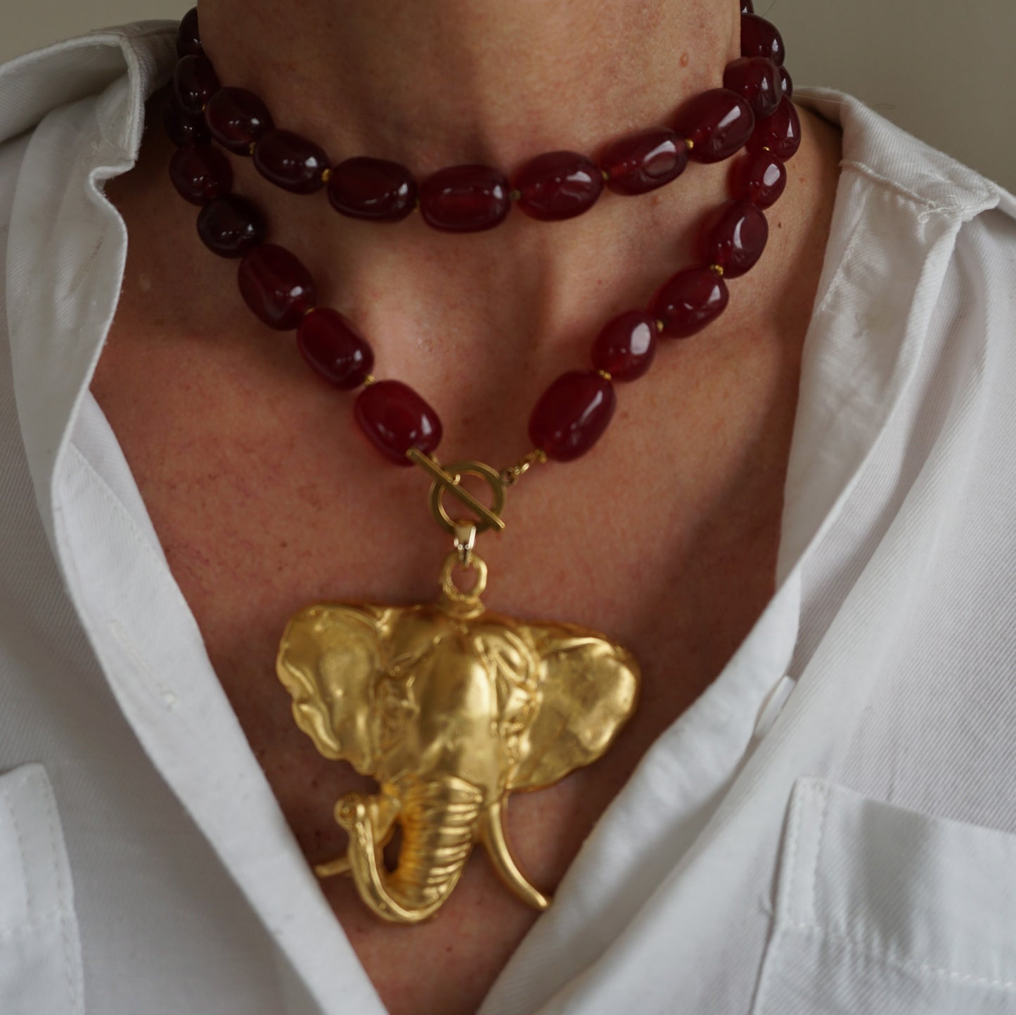 Collar calcedonia y Elefante