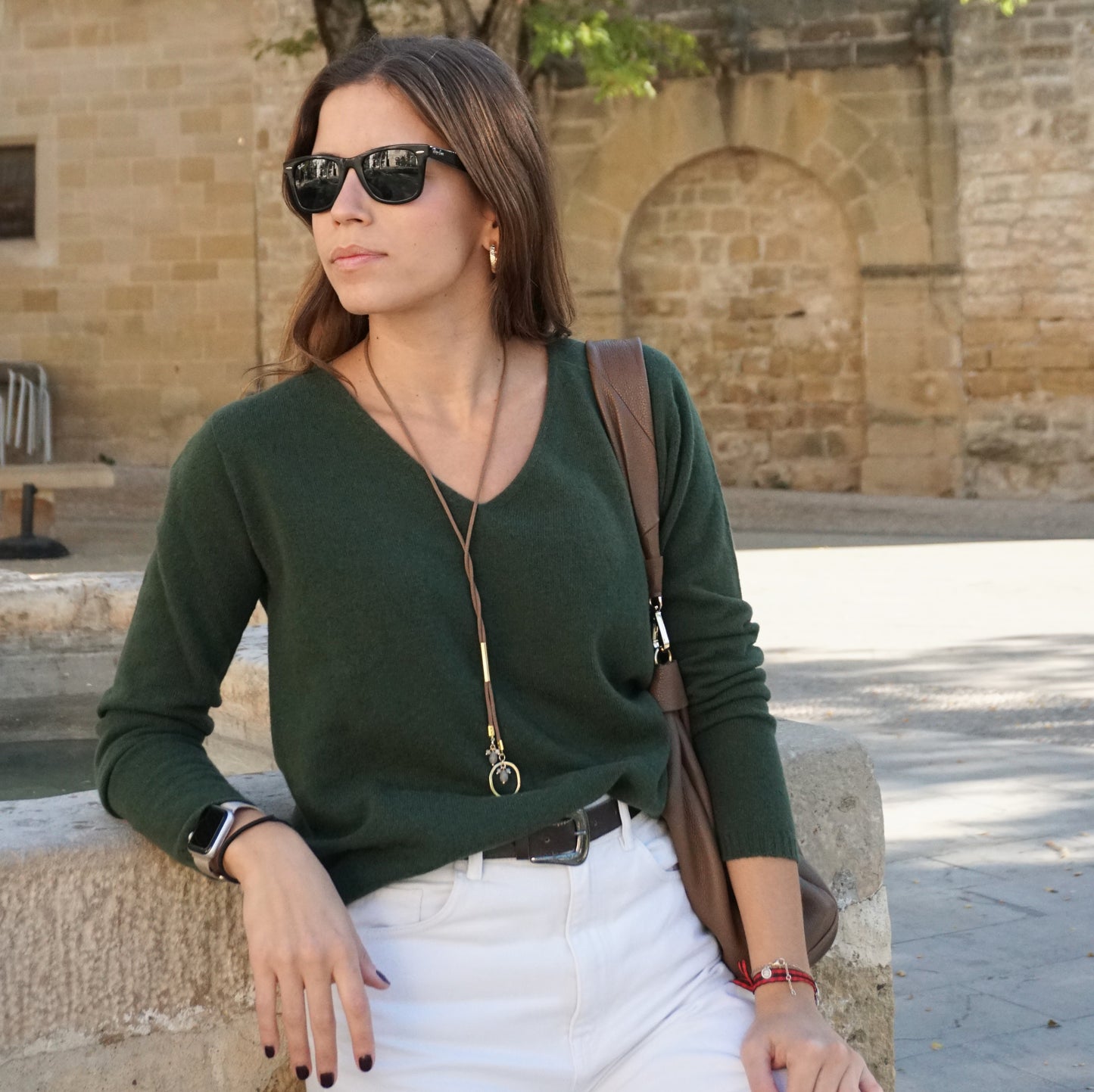 Suéter cuello pico verde musgo