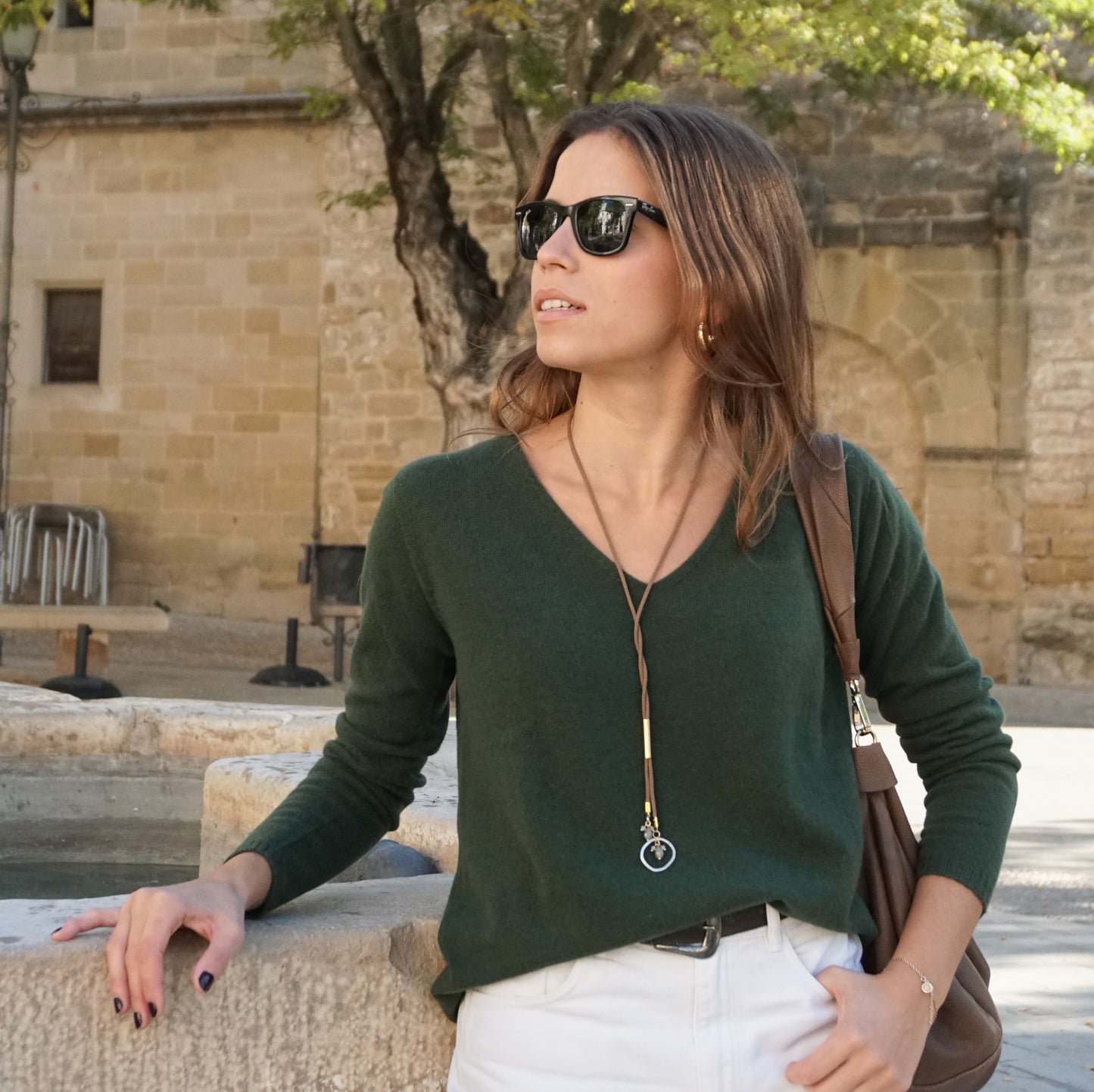 Collar de cordón Círculo con piedras de colores