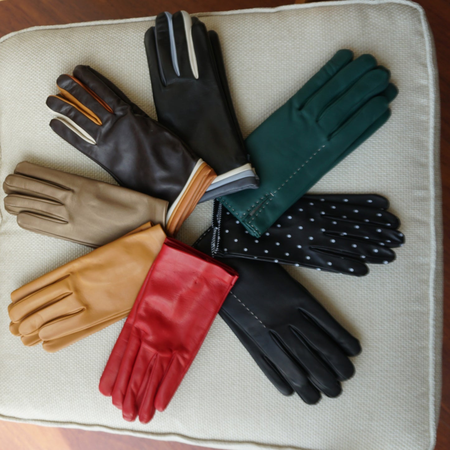 Guante de piel decoración pespuntes