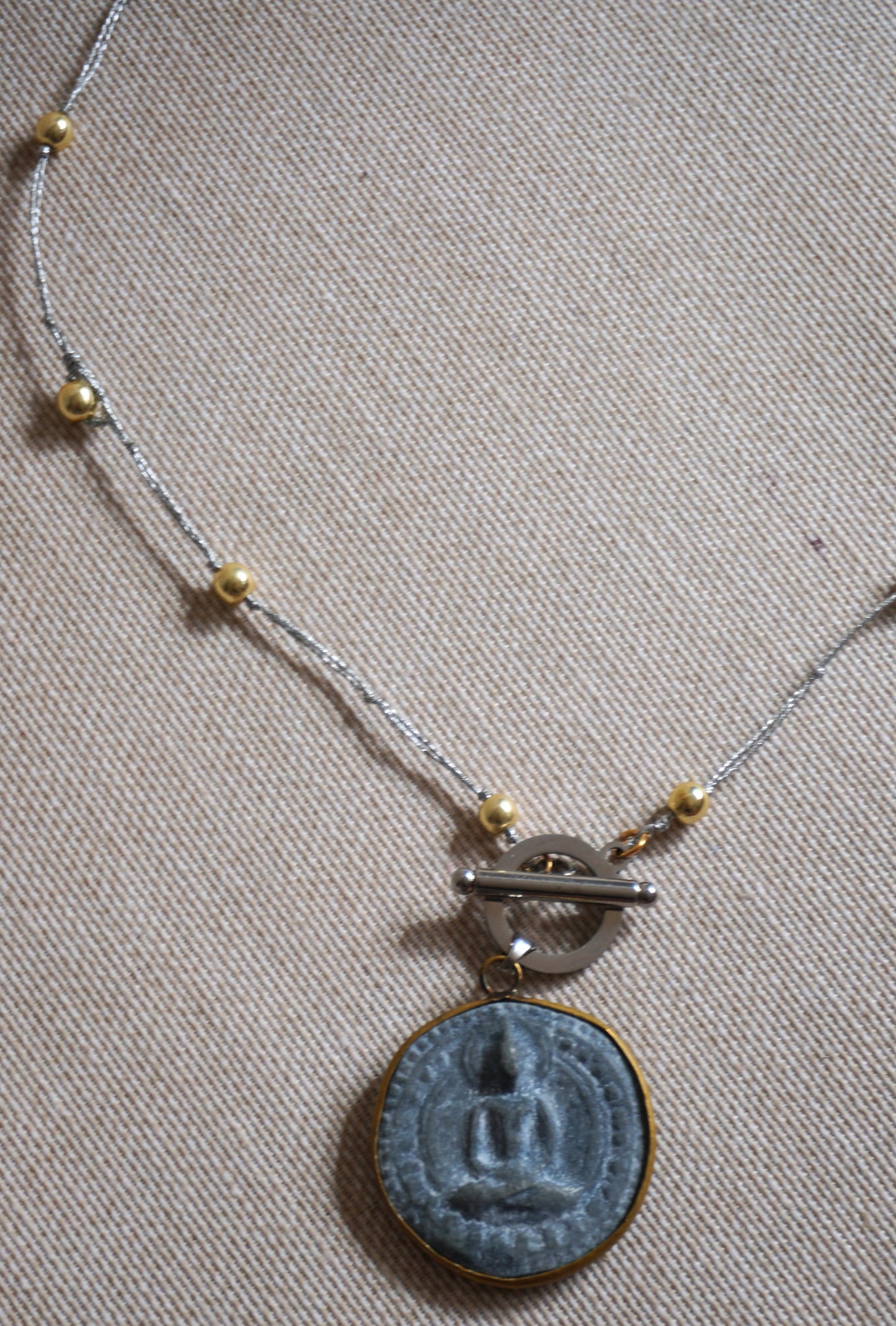 Collar Buda corto