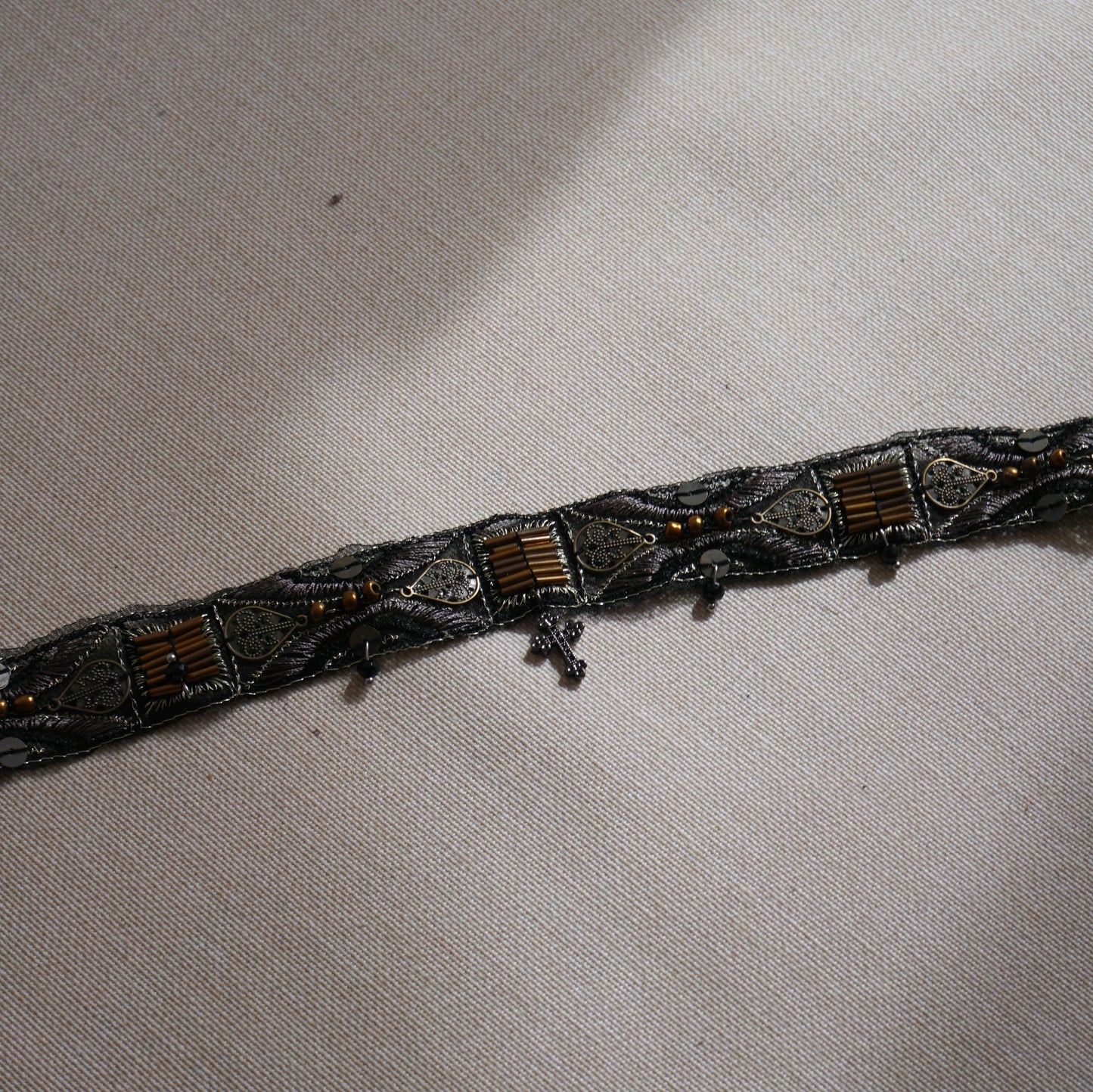 Girocollo nero con strass