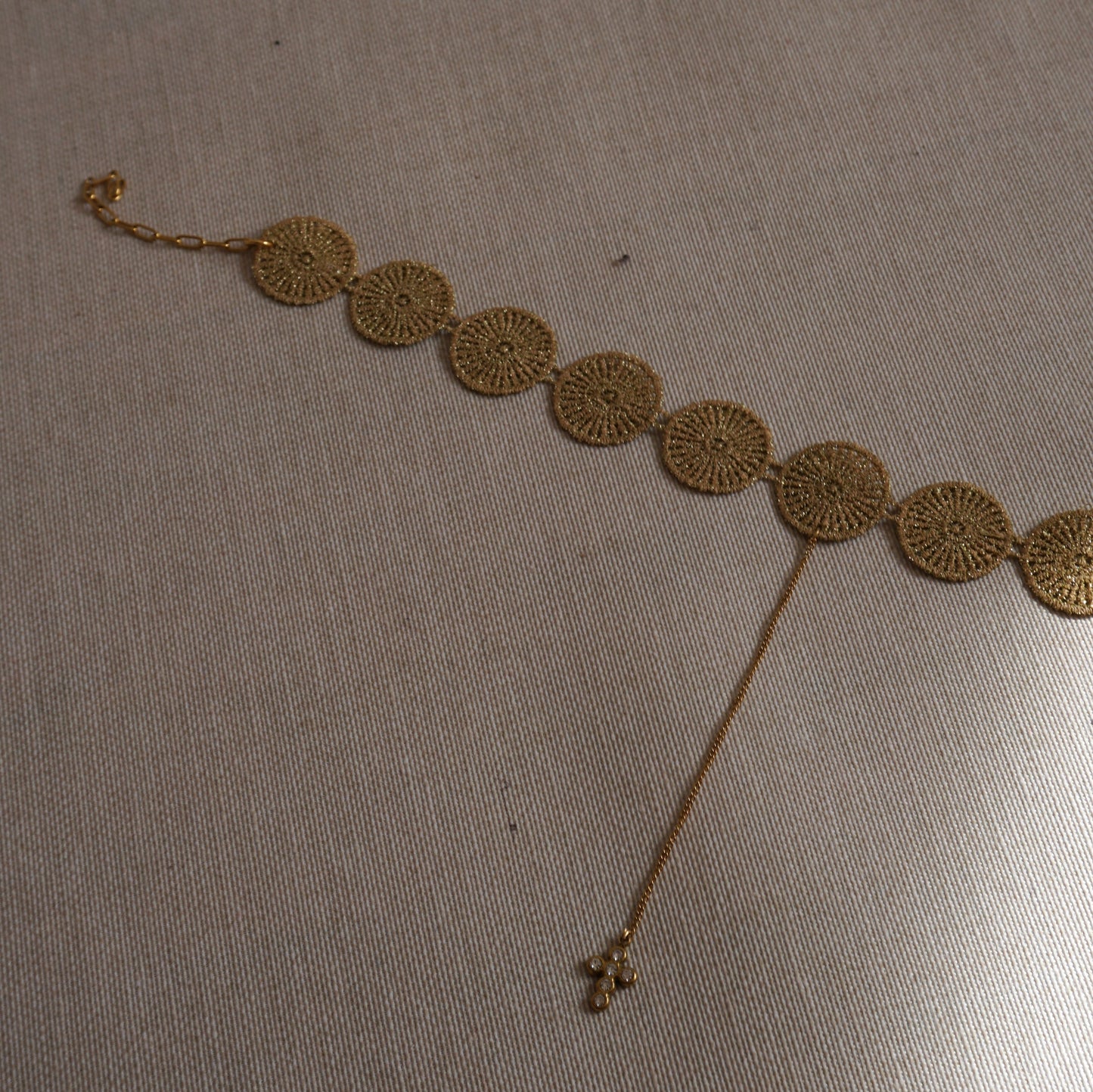 Girocollo in pizzo con catenina