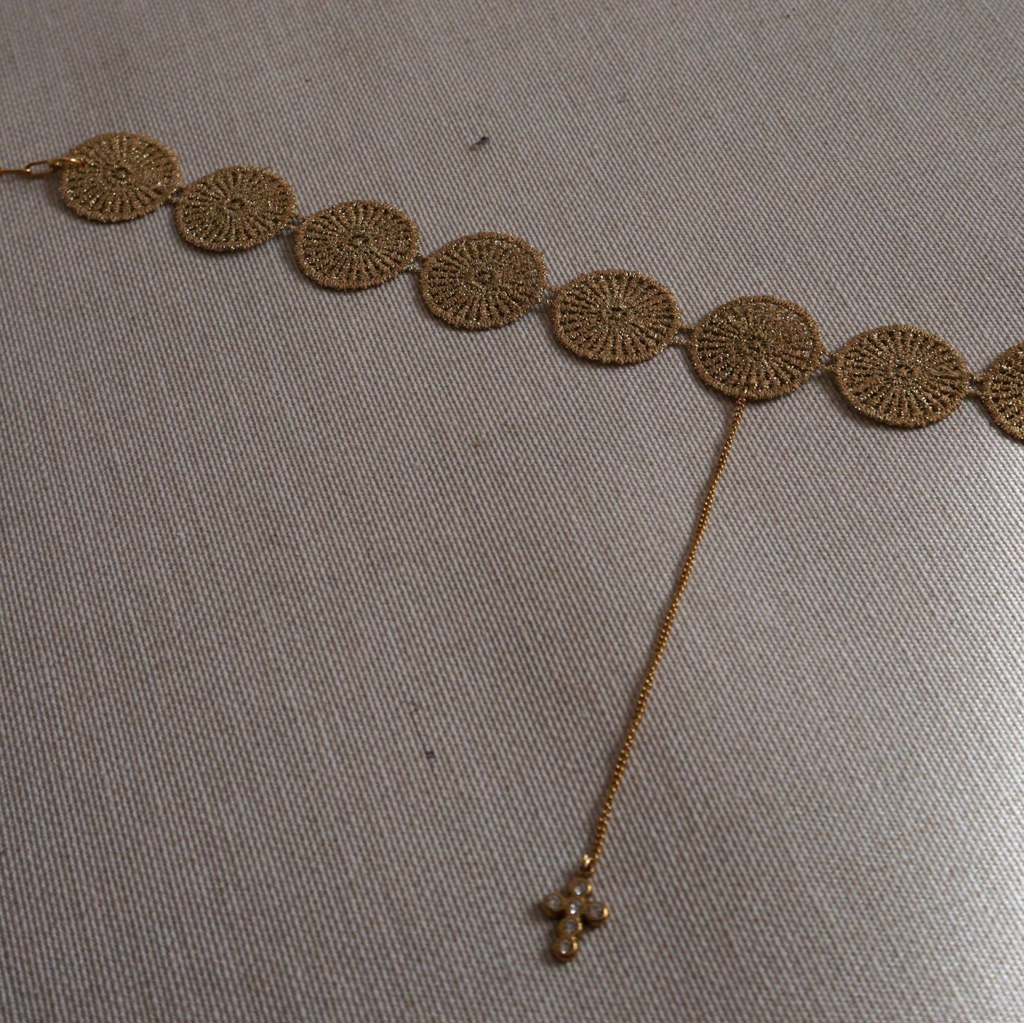 Girocollo in pizzo con catenina