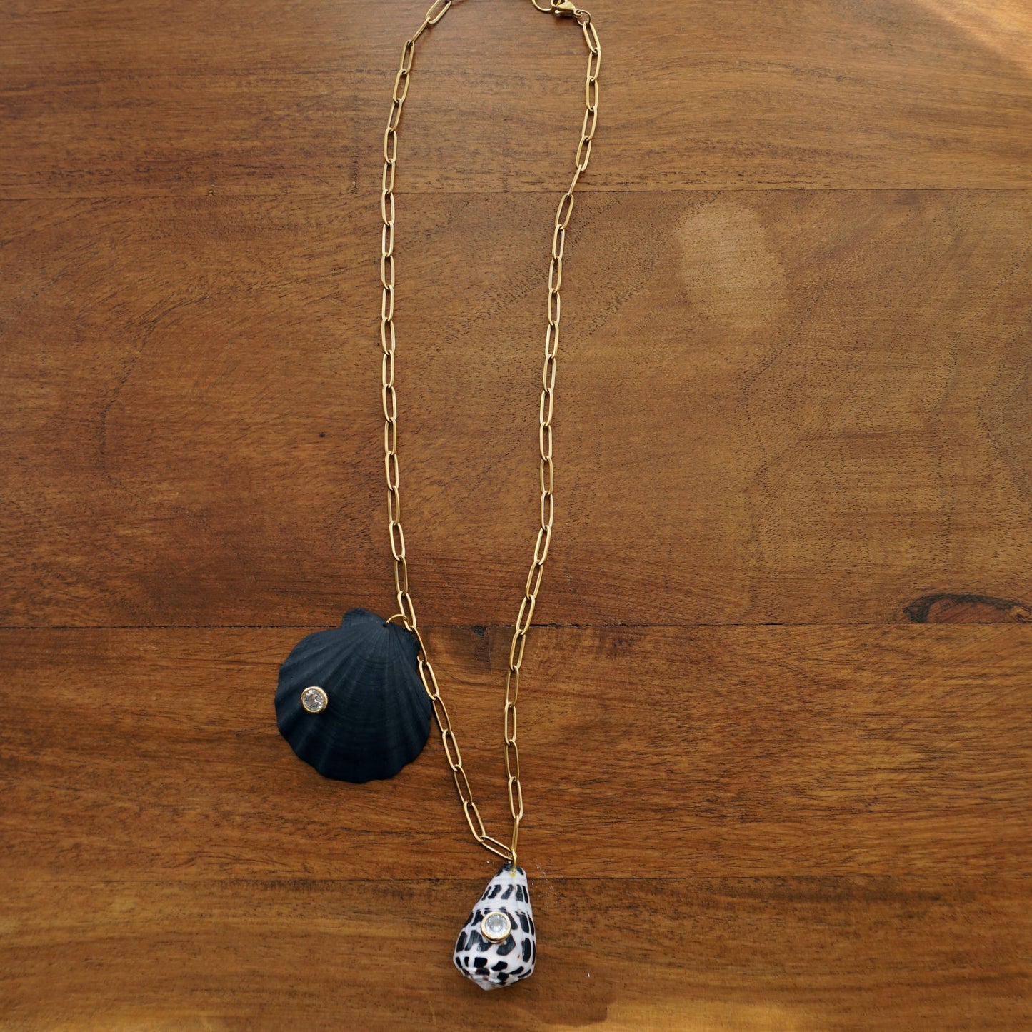 Necklace bay scallop shell and seashell