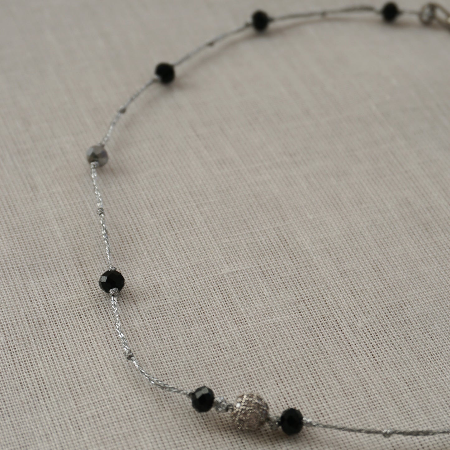 Collana abbinata alla croce bizantina con perlina 