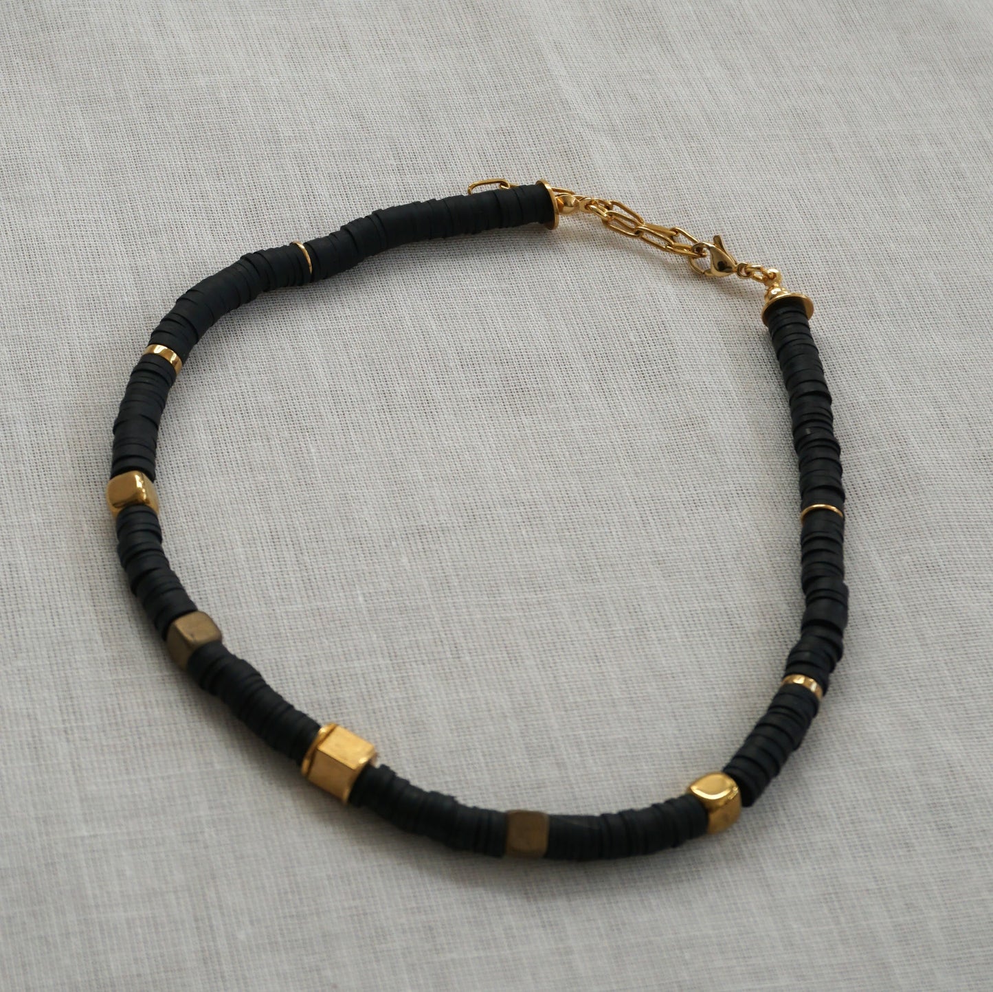 Choker con gommini neri